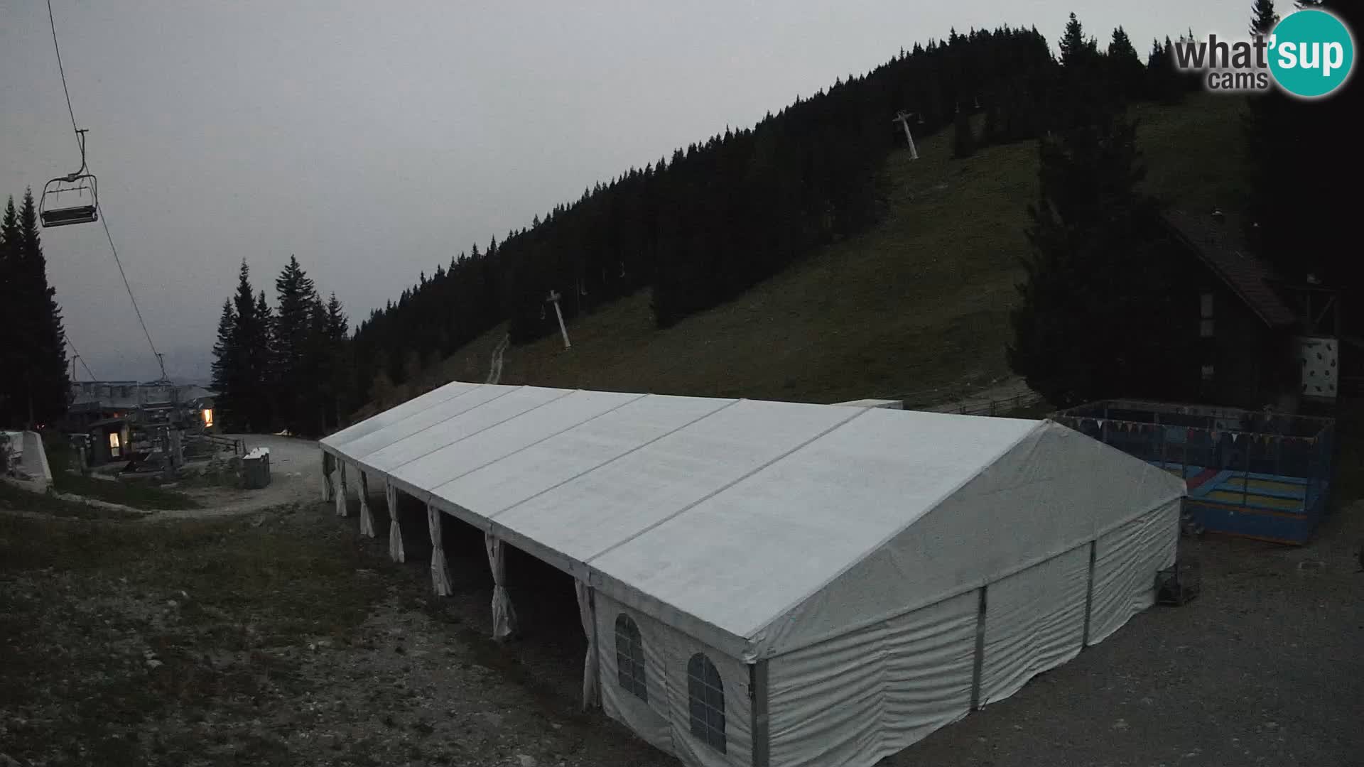 Spletna kamera smučišča GOLTE v živo – pogled na Medvedjak