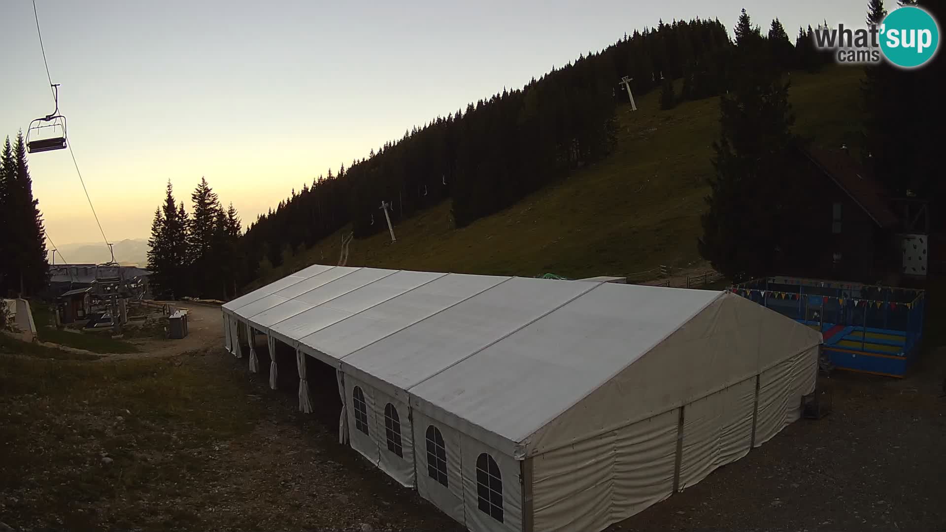 Spletna kamera smučišča GOLTE v živo – pogled na Medvedjak
