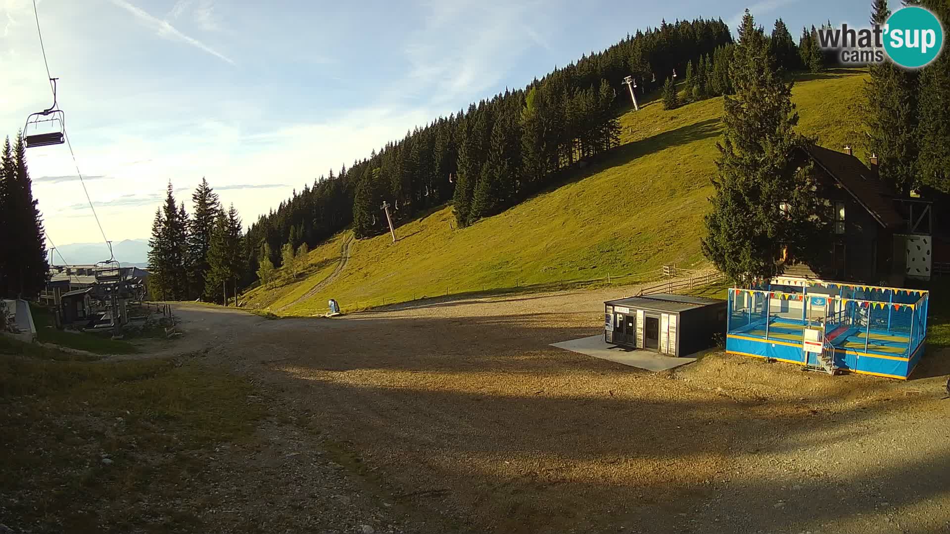 Spletna kamera smučišča GOLTE v živo – pogled na Medvedjak