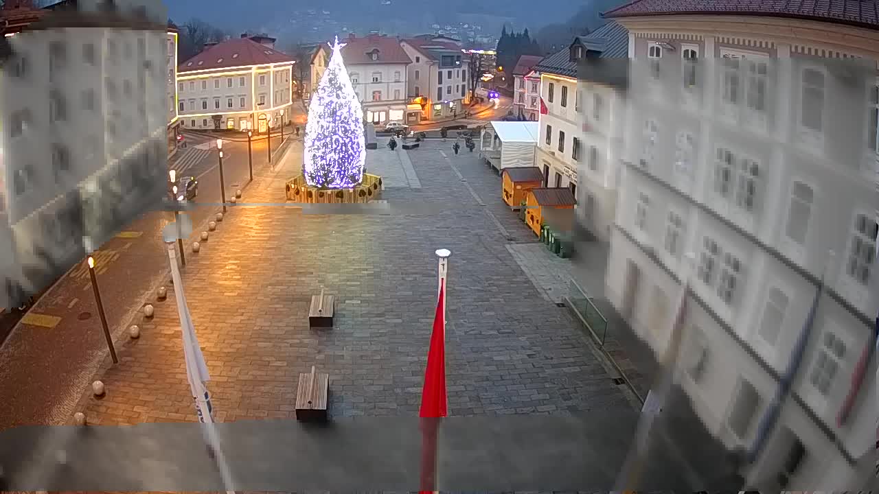 Idrija – Mestni trg (casa natale del pittore Jurij Tavčar)