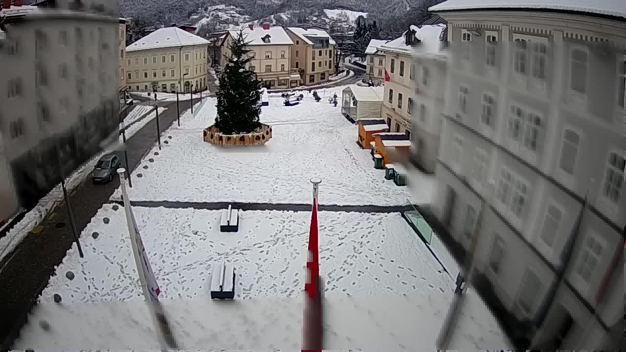 Idrija – Mestni trg (Haus des Malers Jurij Tavčar)