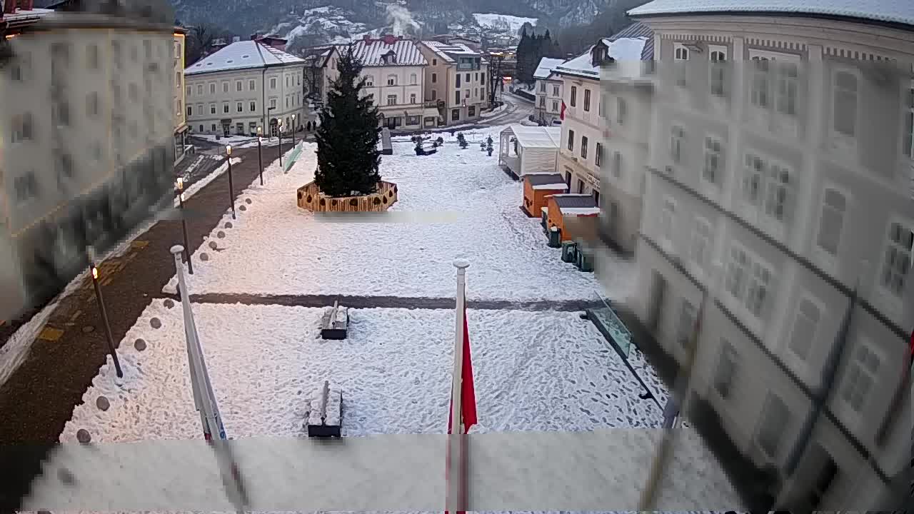 Idrija – Mestni trg (Haus des Malers Jurij Tavčar)