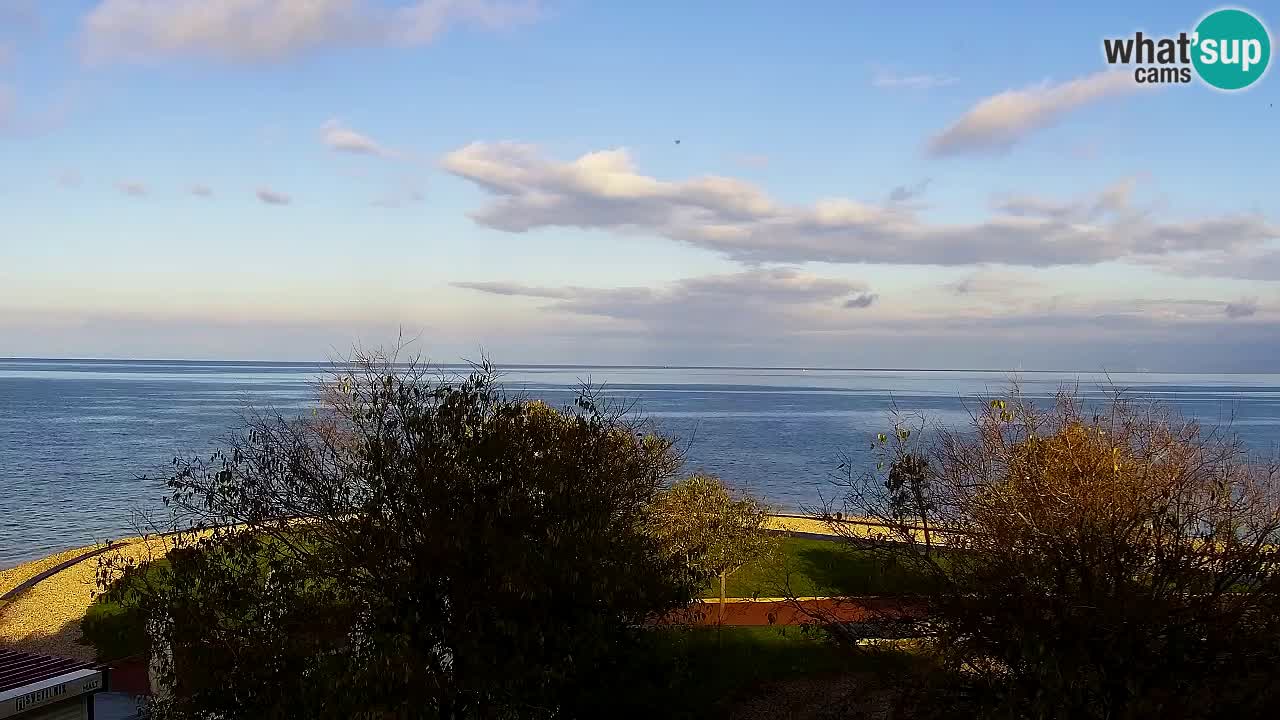 Izola spletna kamera – Restavracija Svetilnik ob morju