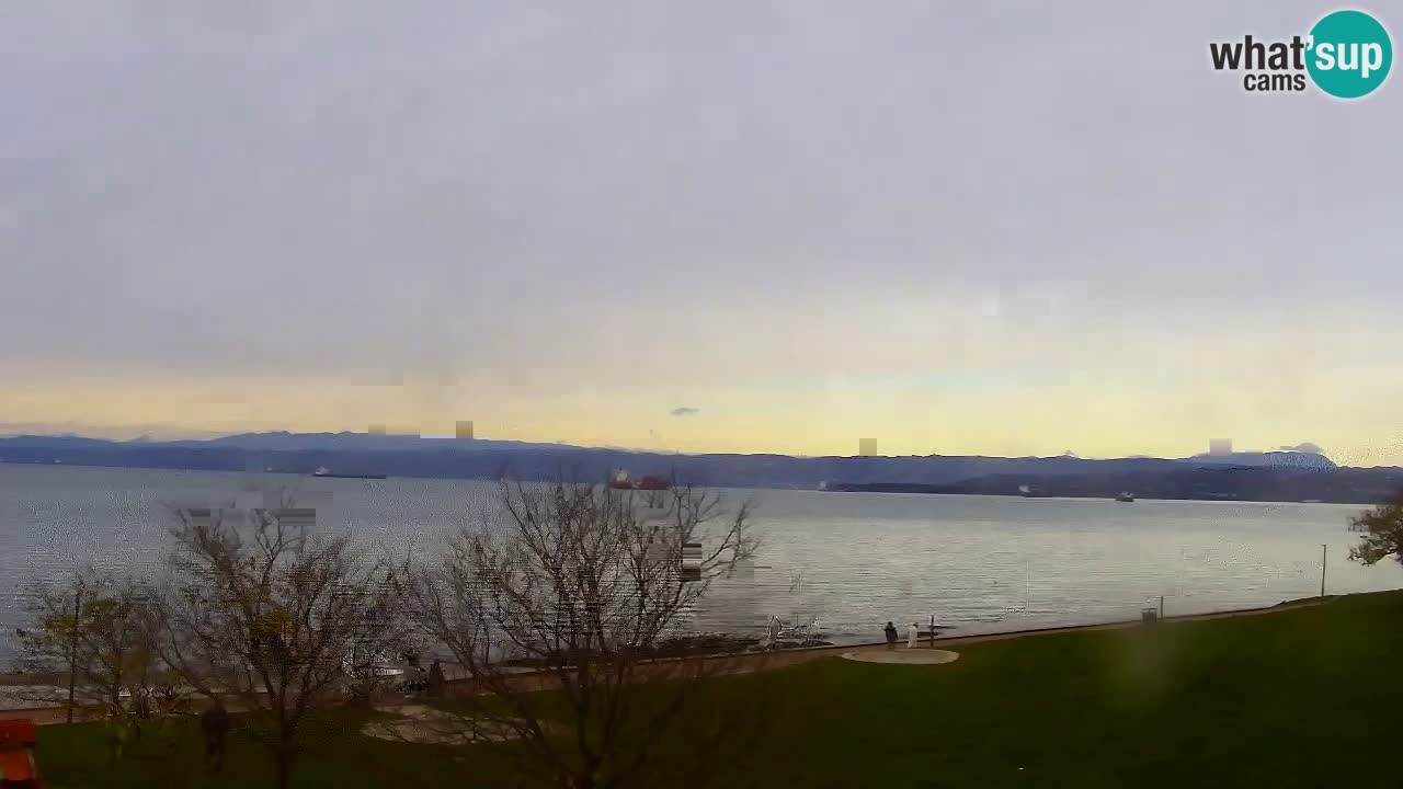 Web kamera Izola – Restoran Svetilnik na obalnoj šetnici