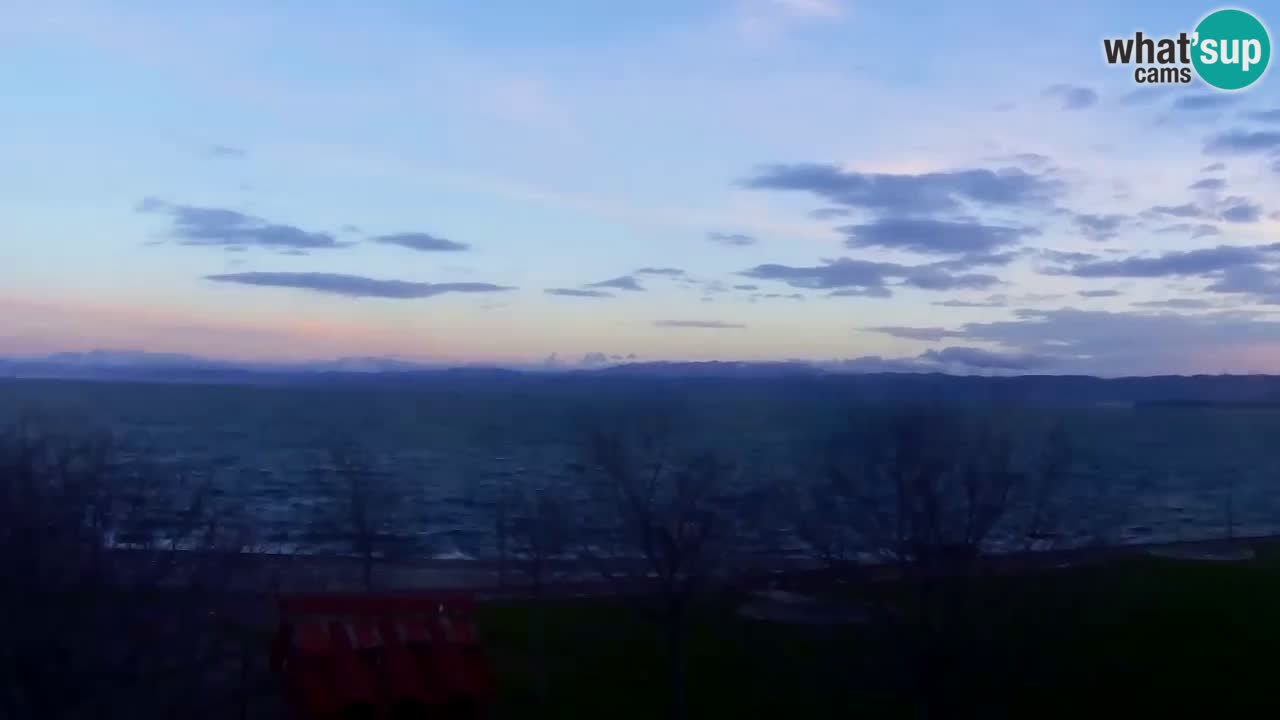 Izola spletna kamera – Restavracija Svetilnik ob morju