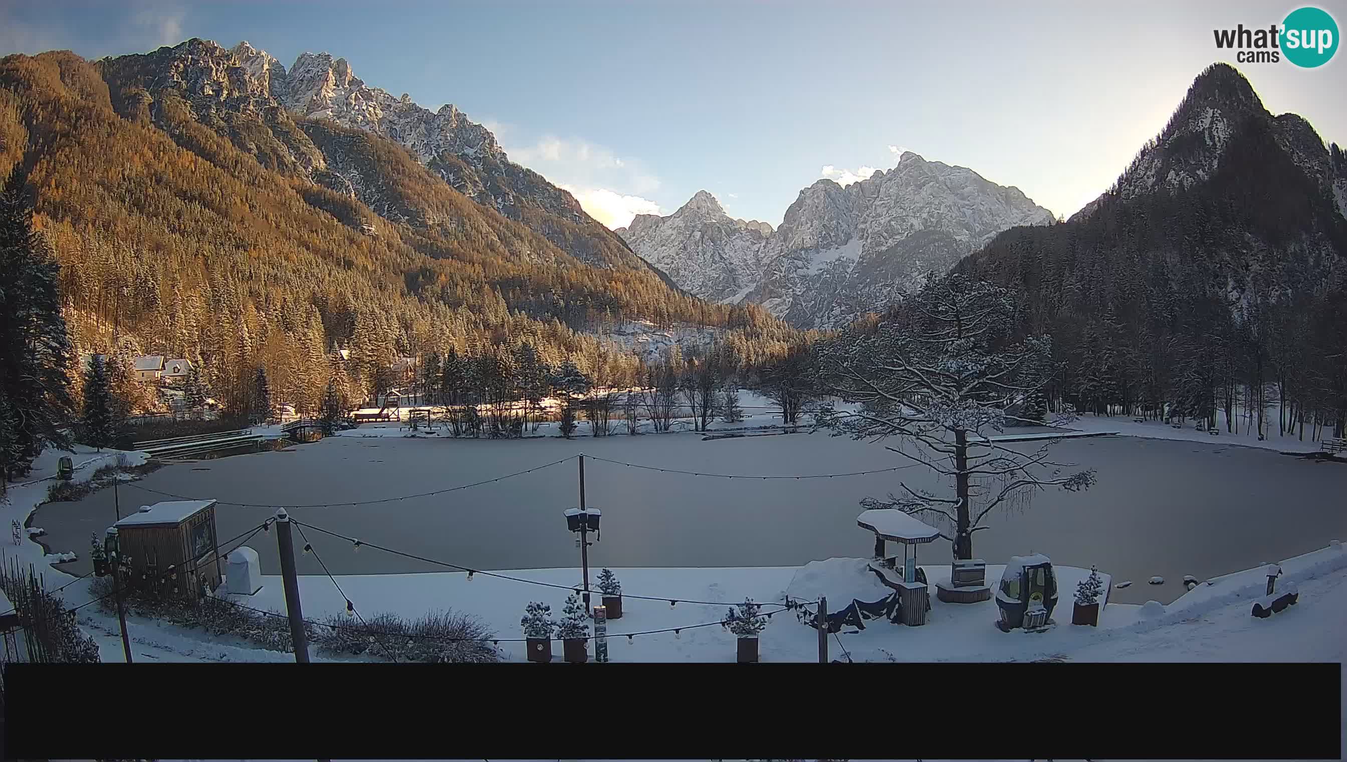 Spletna kamera v živo Jezero Jasna – Kranjska Gora