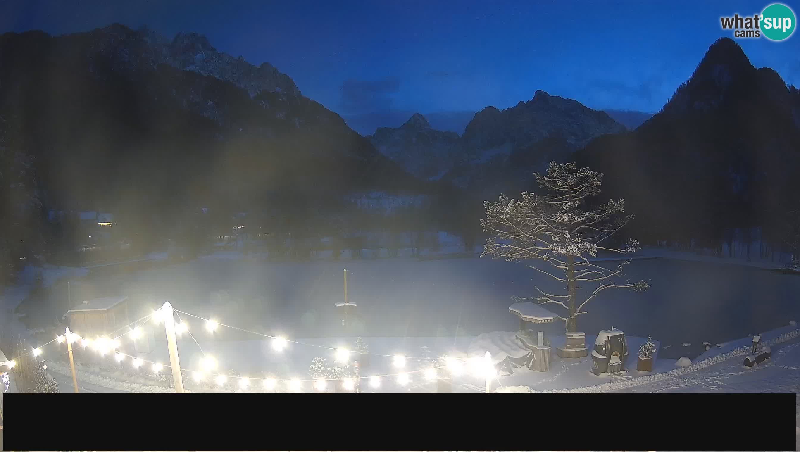 Spletna kamera v živo Jezero Jasna – Kranjska Gora