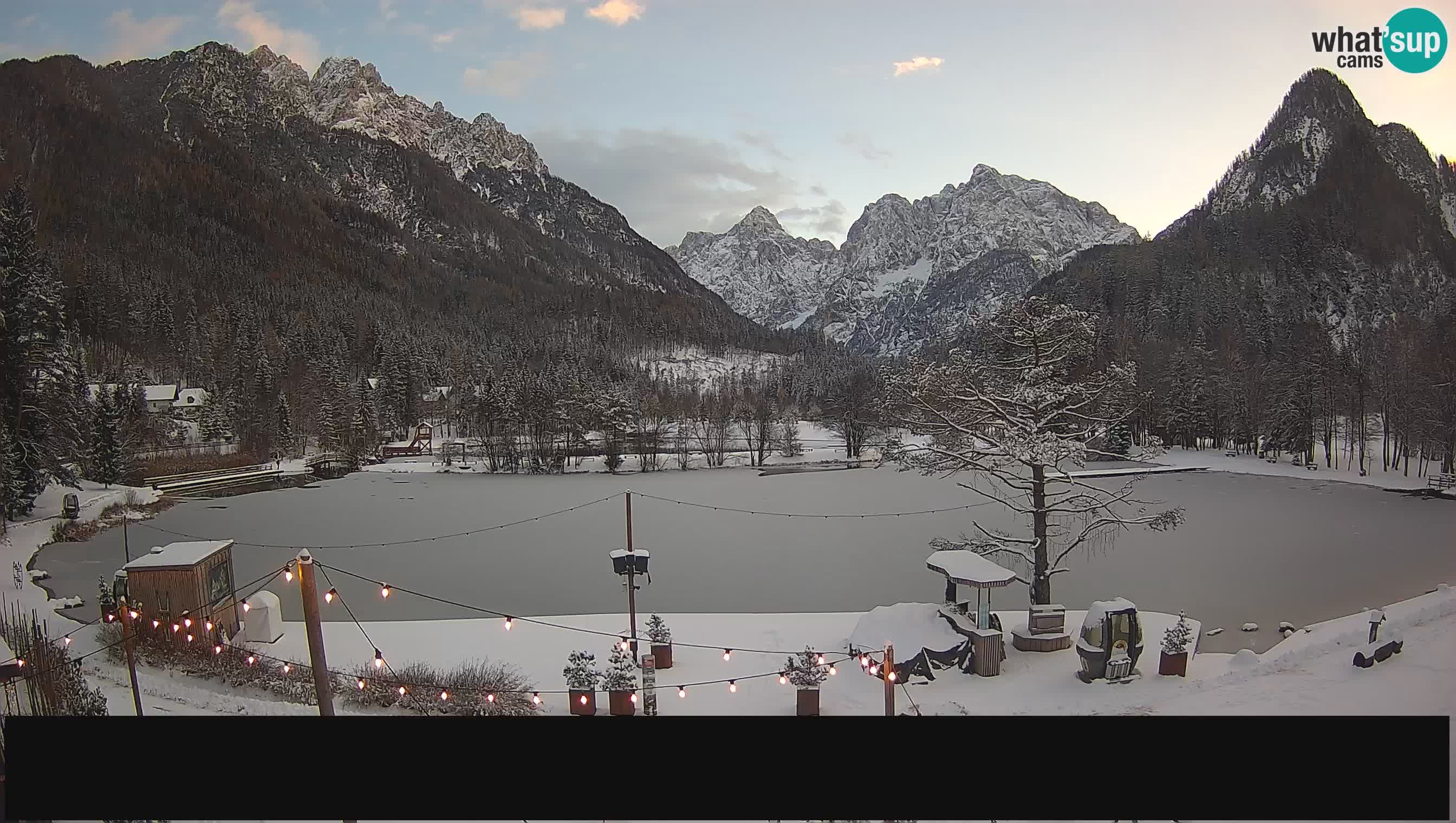 Spletna kamera v živo Jezero Jasna – Kranjska Gora