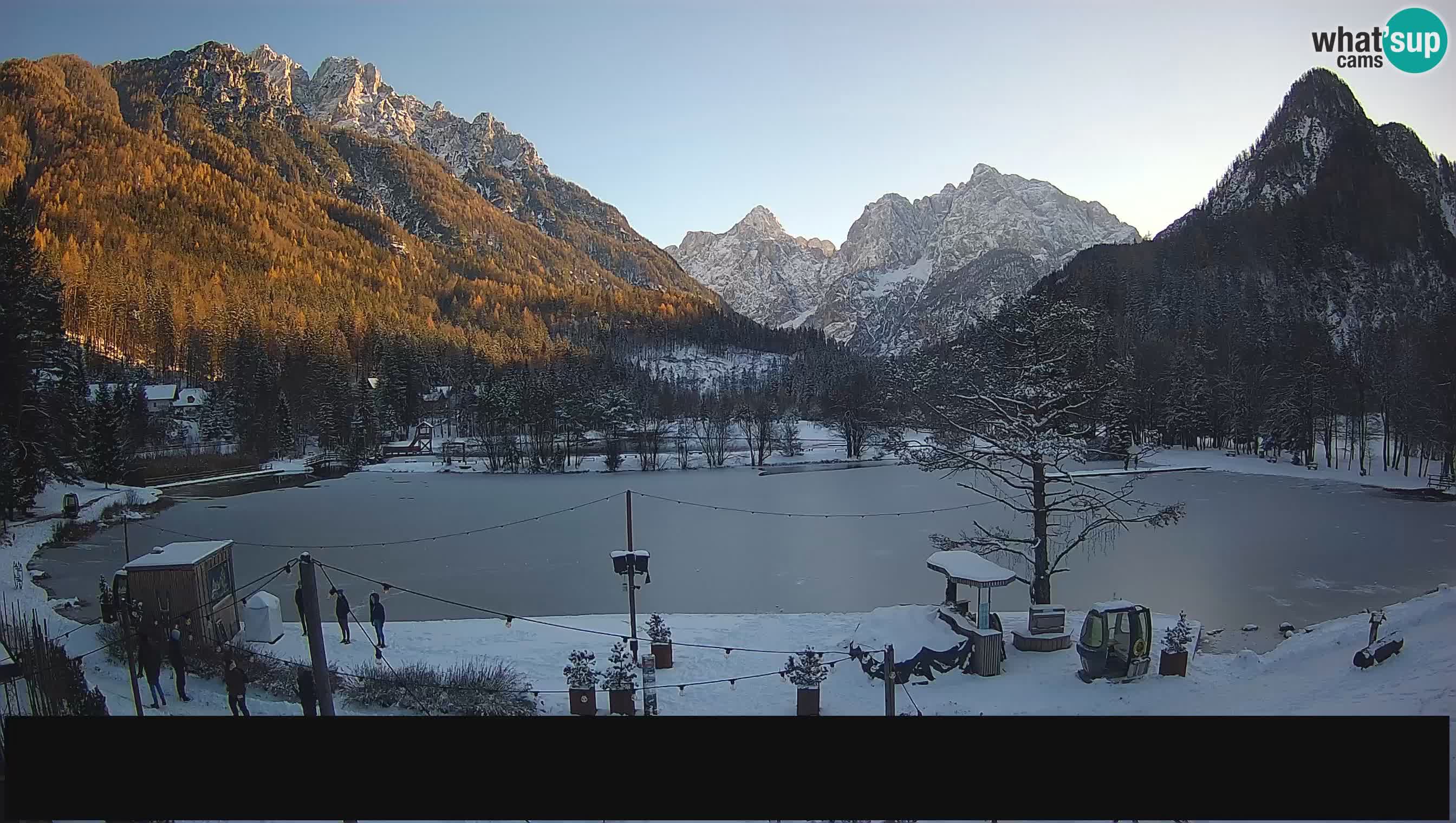 Spletna kamera v živo Jezero Jasna – Kranjska Gora