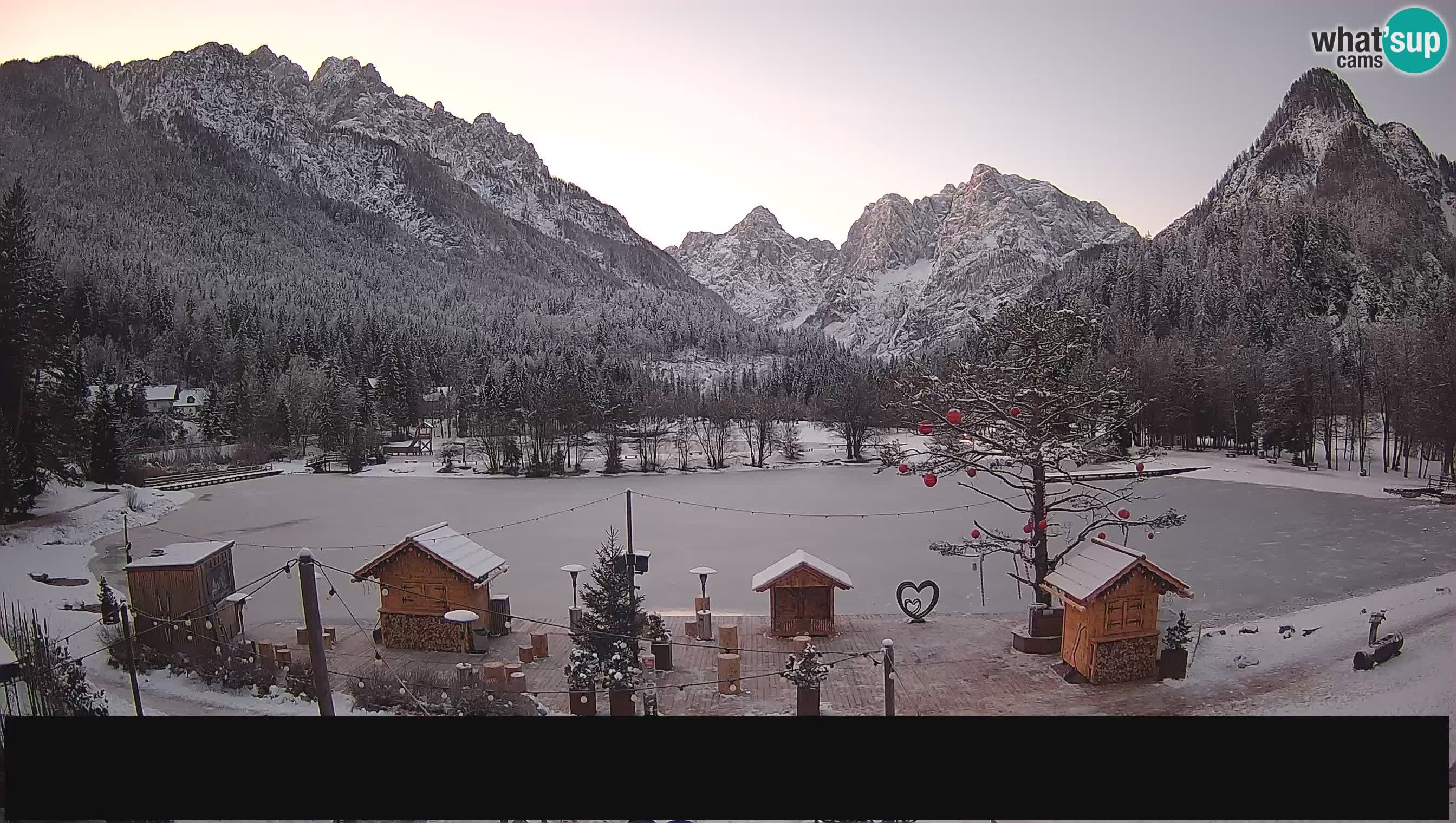 Spletna kamera v živo Jezero Jasna – Kranjska Gora