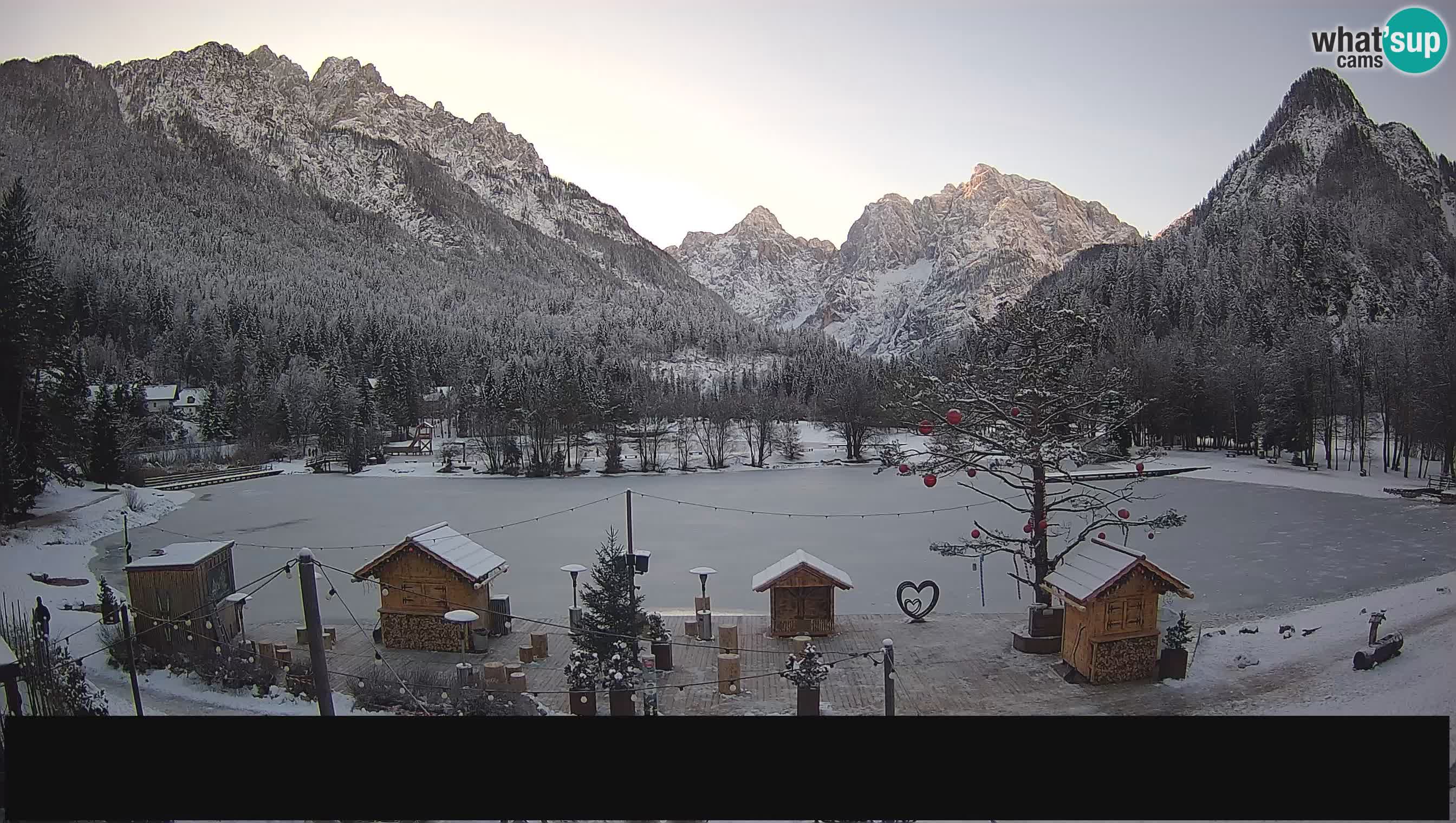 Spletna kamera v živo Jezero Jasna – Kranjska Gora