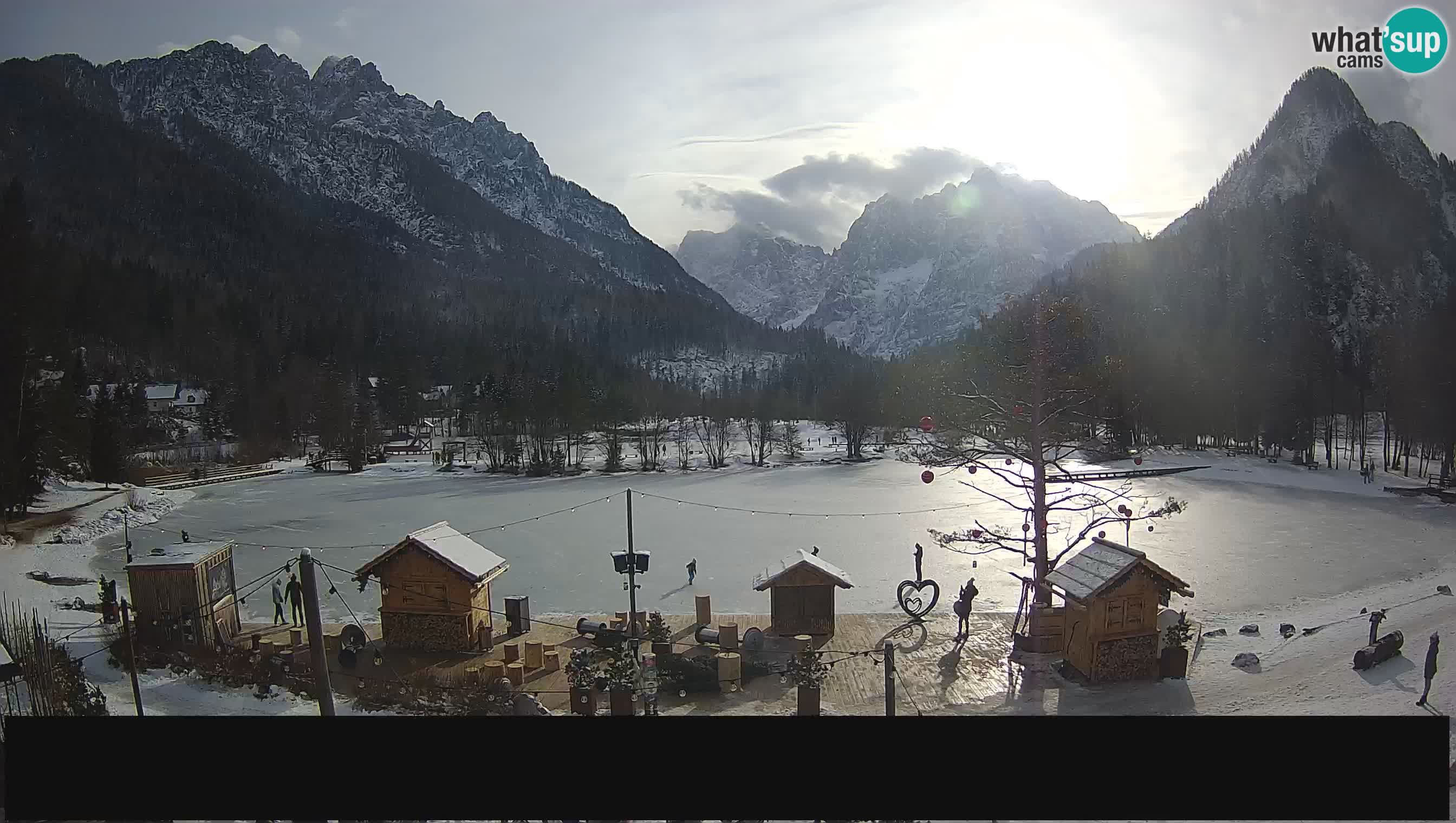 Spletna kamera v živo Jezero Jasna – Kranjska Gora