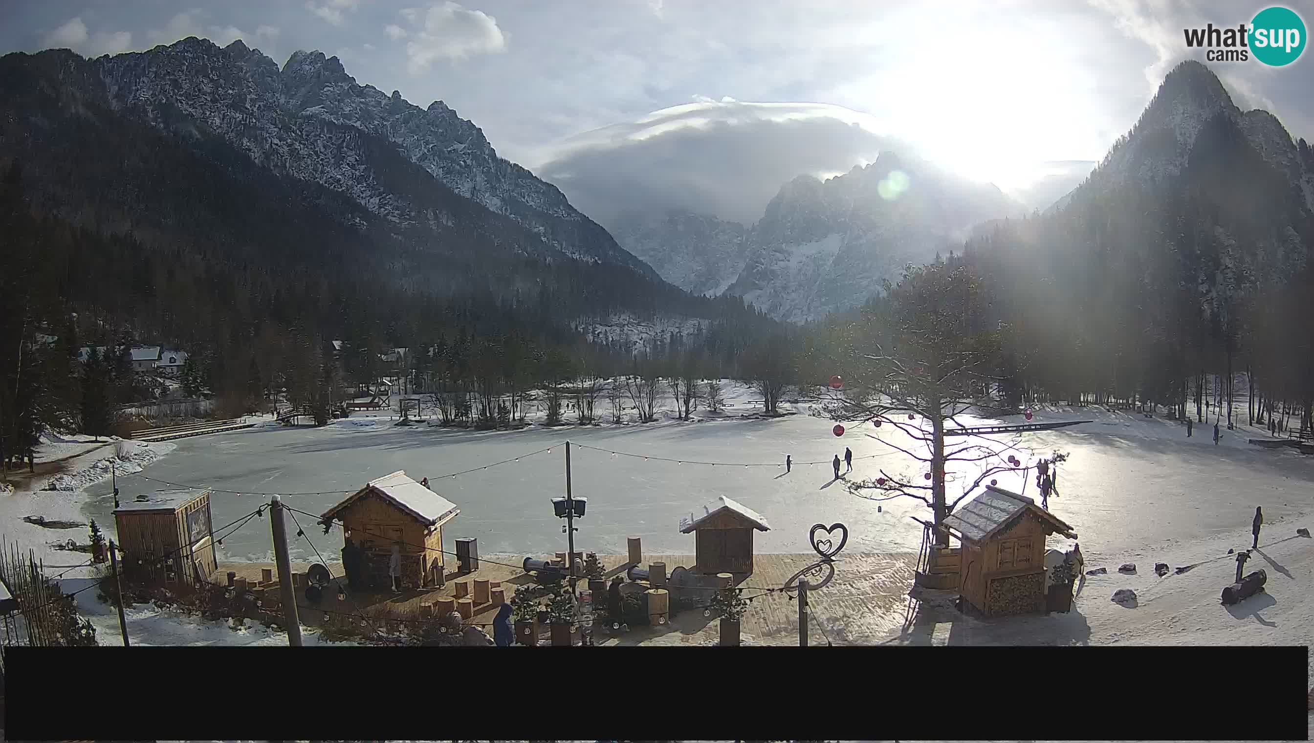 Spletna kamera v živo Jezero Jasna – Kranjska Gora