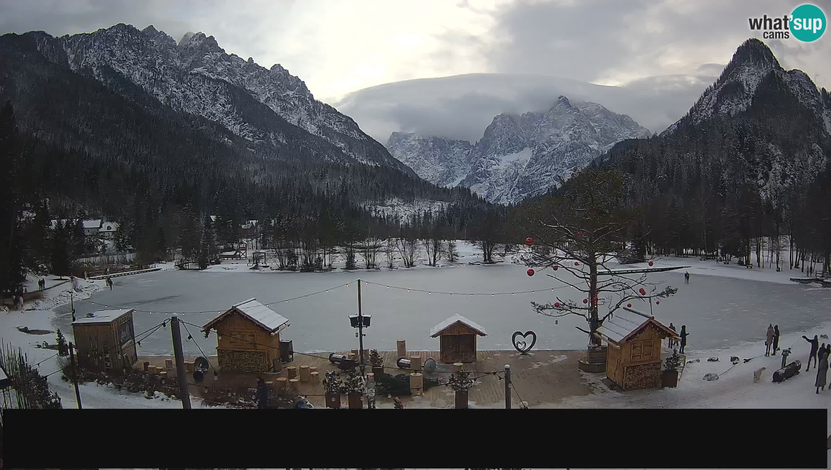 Spletna kamera v živo Jezero Jasna – Kranjska Gora