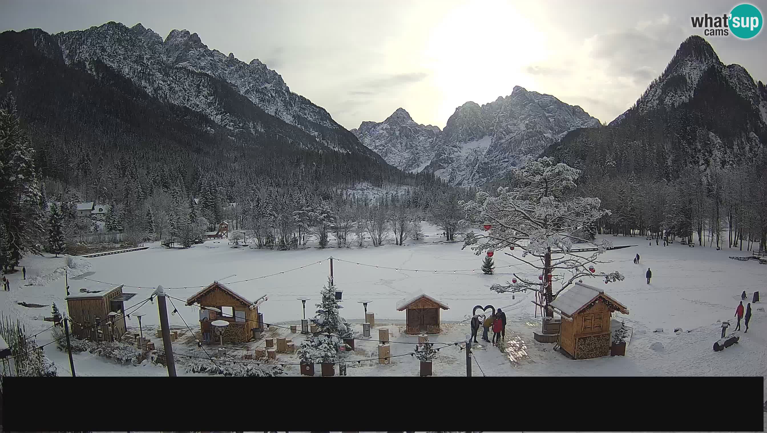 Spletna kamera v živo Jezero Jasna – Kranjska Gora