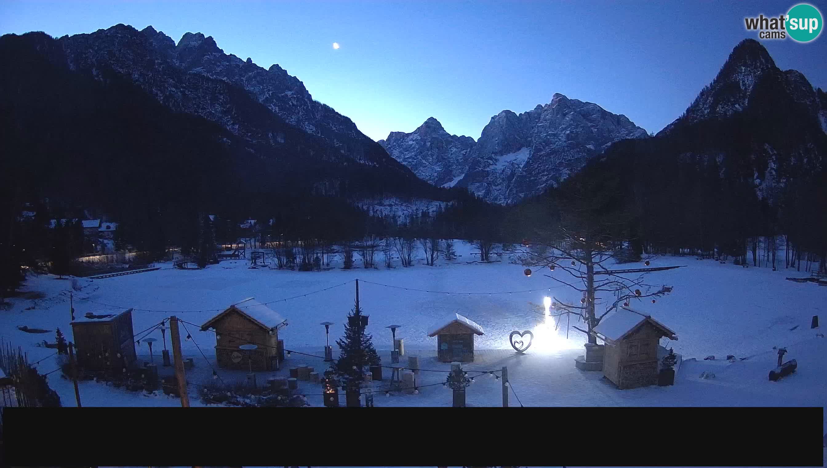 Spletna kamera v živo Jezero Jasna – Kranjska Gora