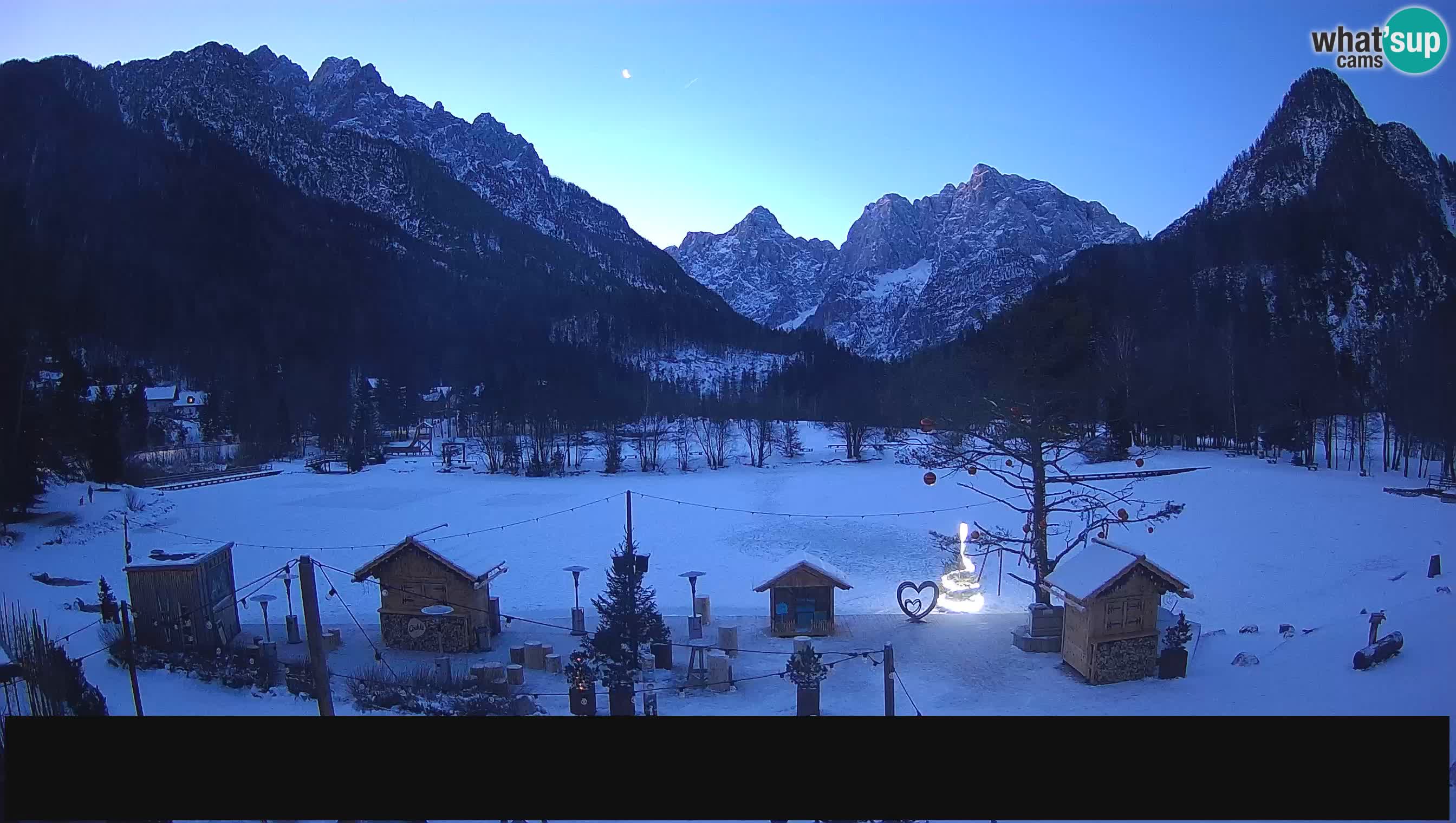 Spletna kamera v živo Jezero Jasna – Kranjska Gora