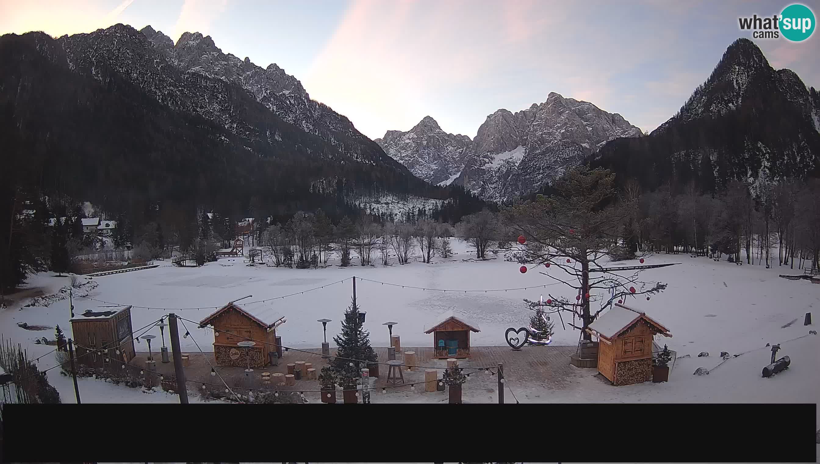 Spletna kamera v živo Jezero Jasna – Kranjska Gora