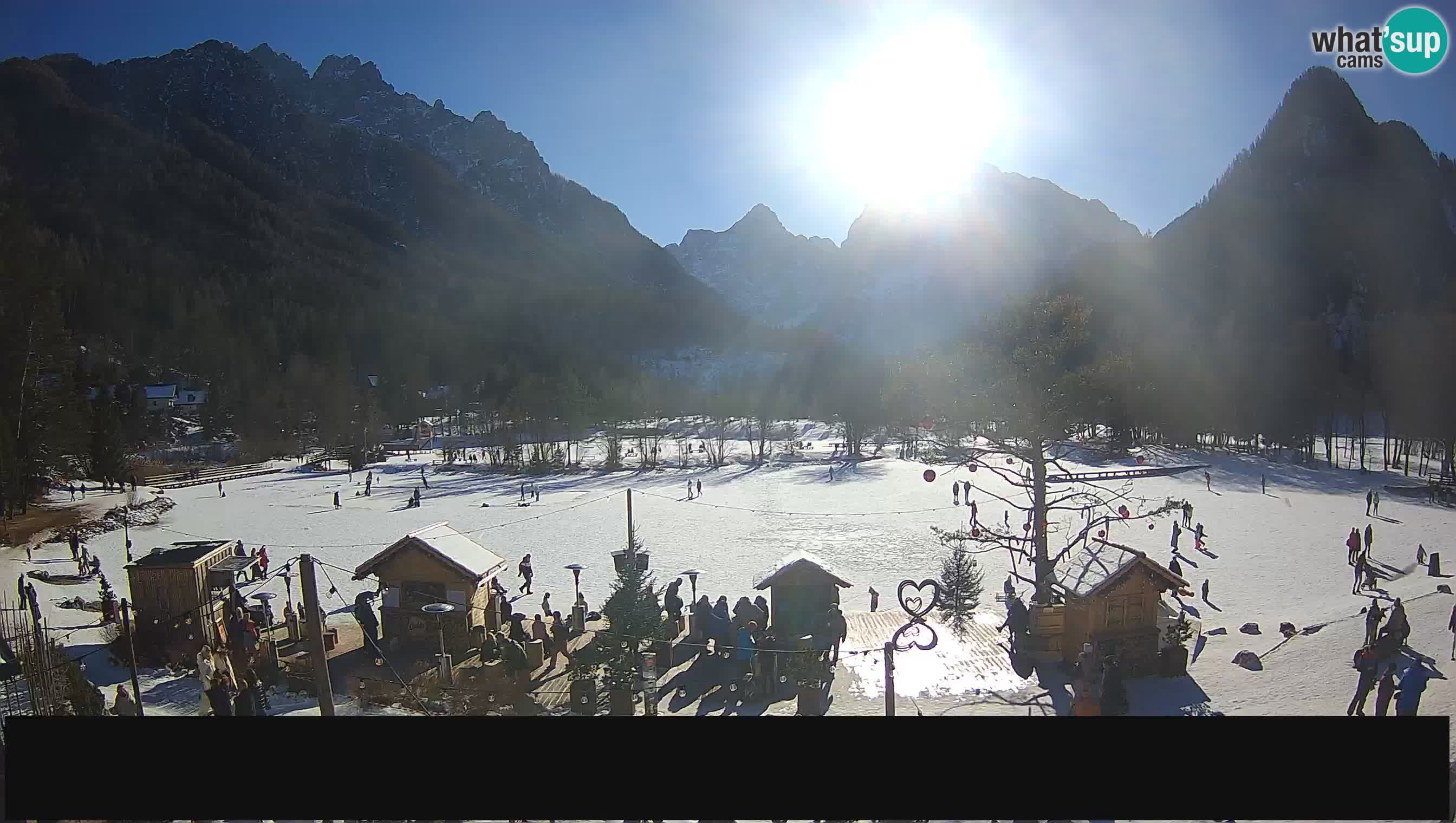 Spletna kamera v živo Jezero Jasna – Kranjska Gora