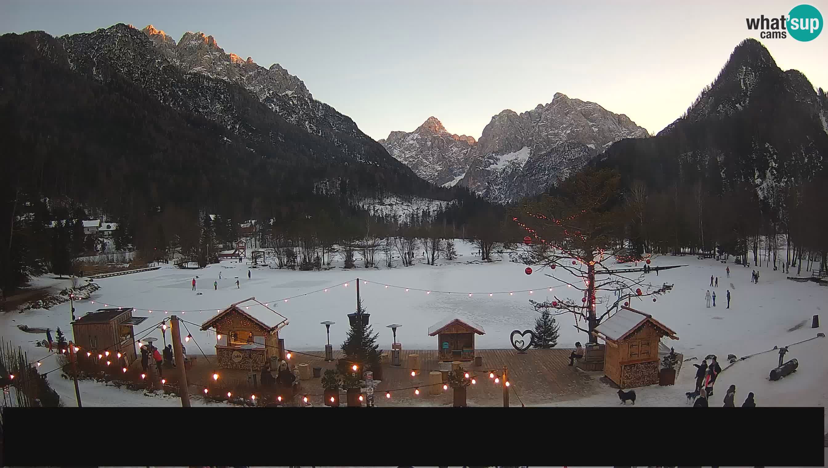 Spletna kamera v živo Jezero Jasna – Kranjska Gora