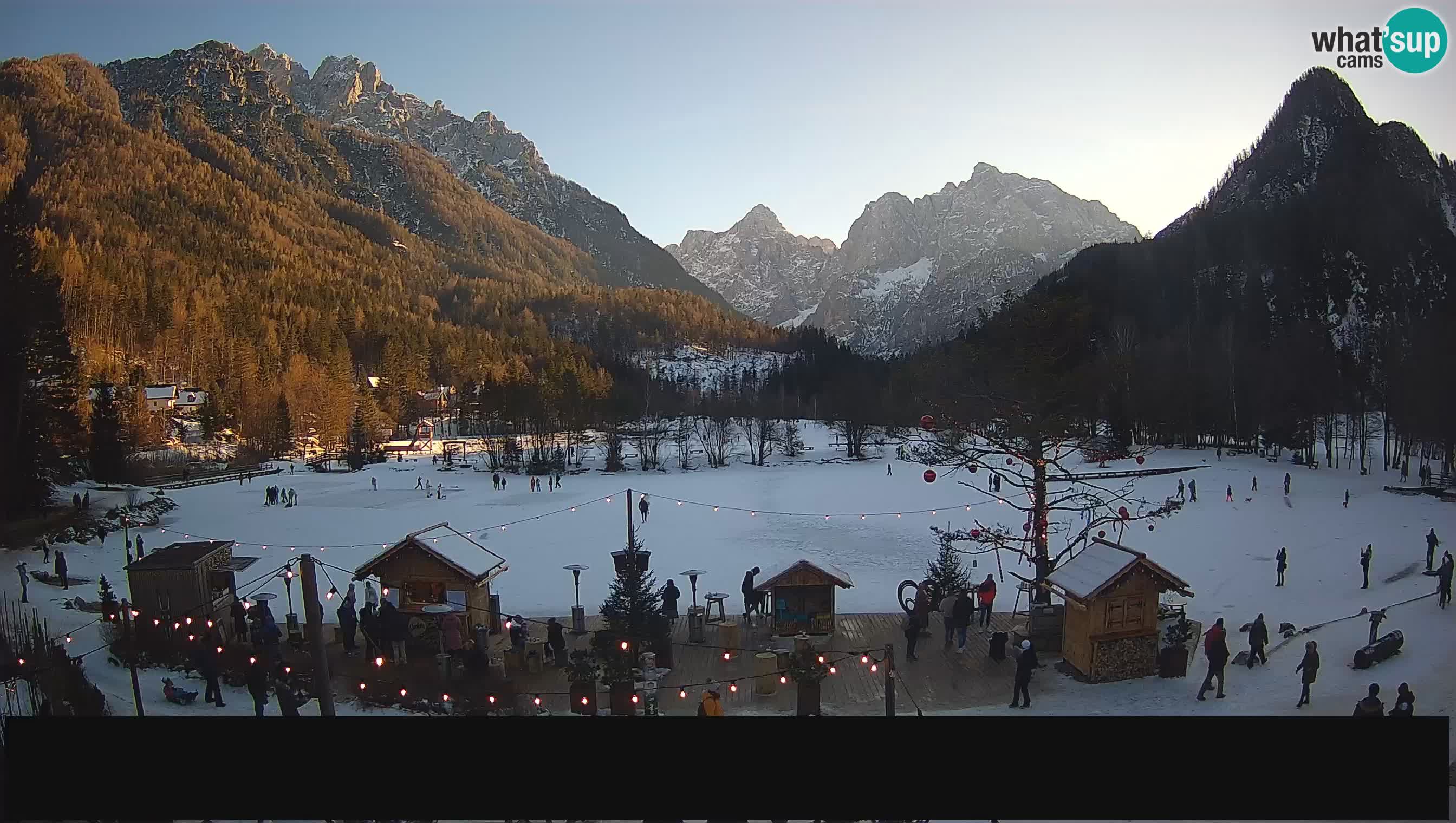 Spletna kamera v živo Jezero Jasna – Kranjska Gora