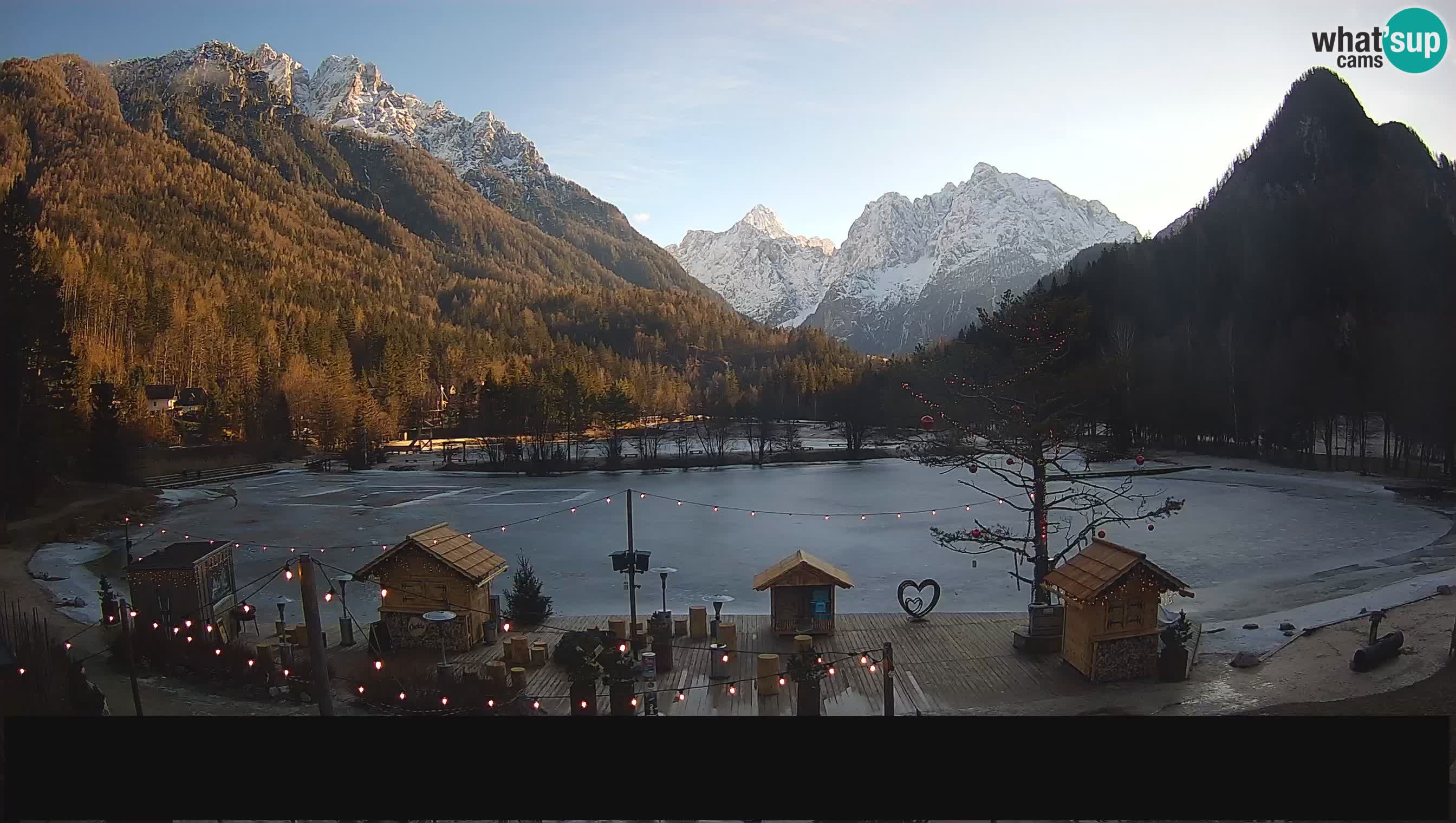 Spletna kamera v živo Jezero Jasna – Kranjska Gora