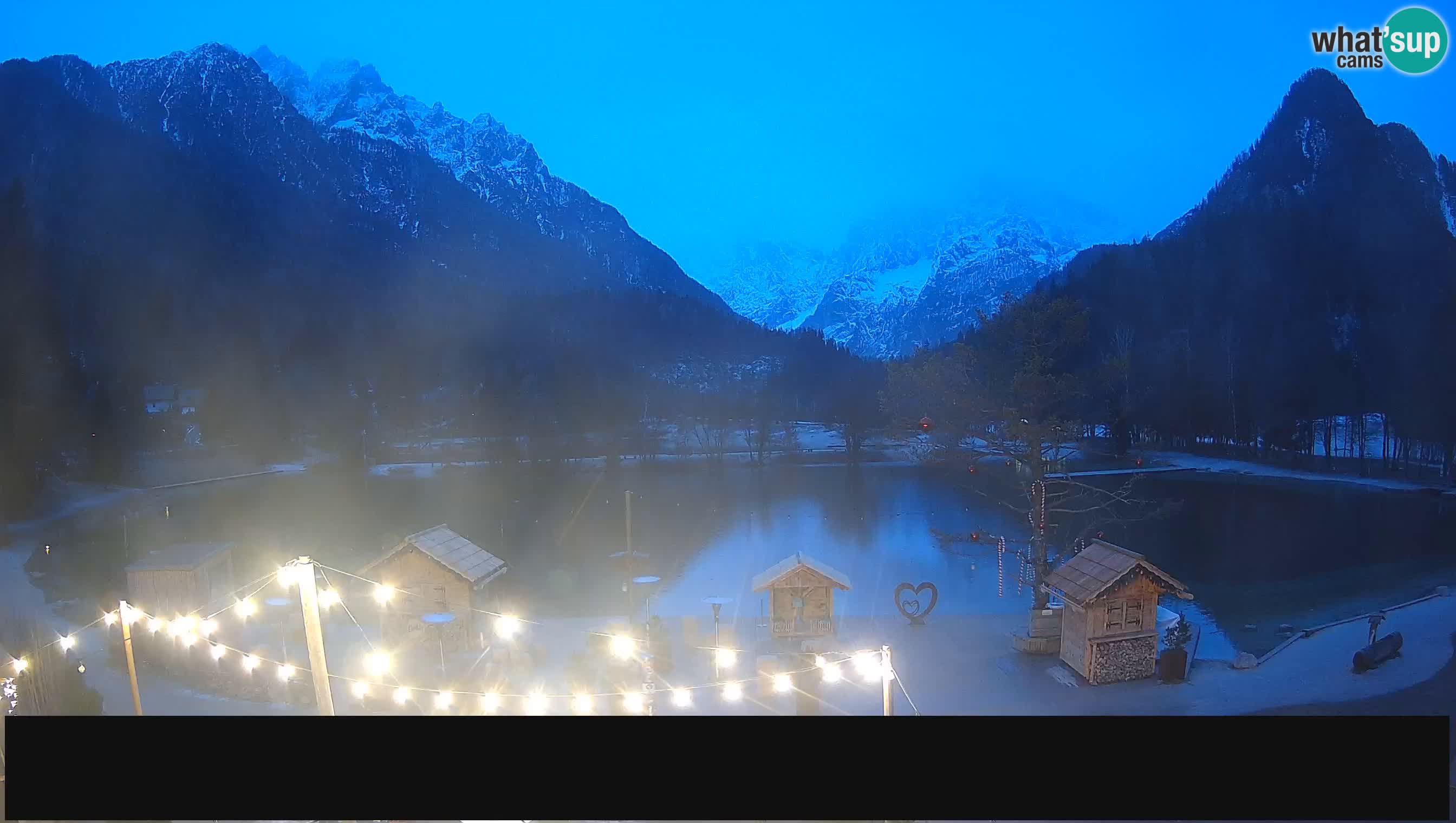 Spletna kamera v živo Jezero Jasna – Kranjska Gora