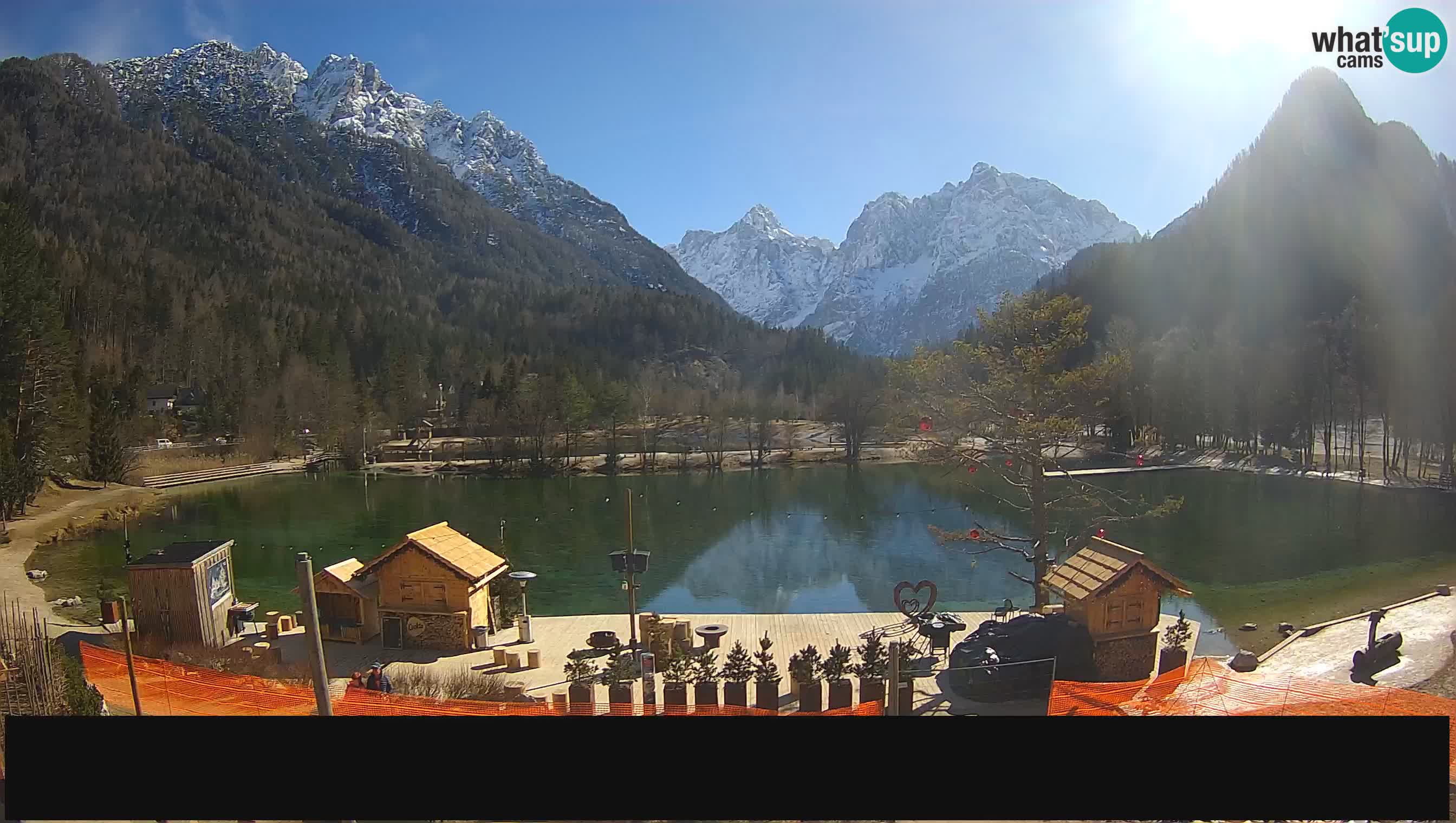 Spletna kamera v živo Jezero Jasna – Kranjska Gora