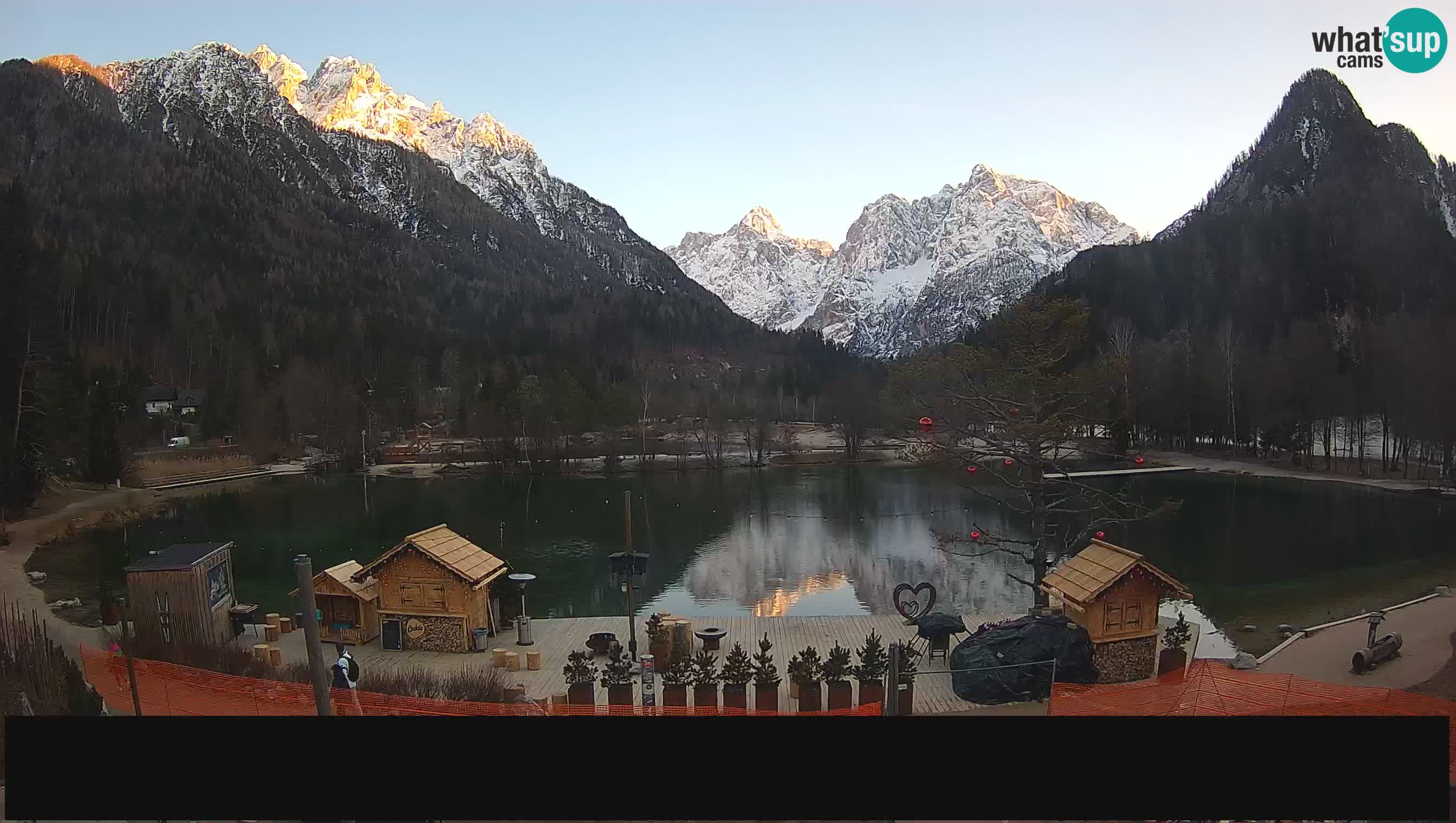 Spletna kamera v živo Jezero Jasna – Kranjska Gora