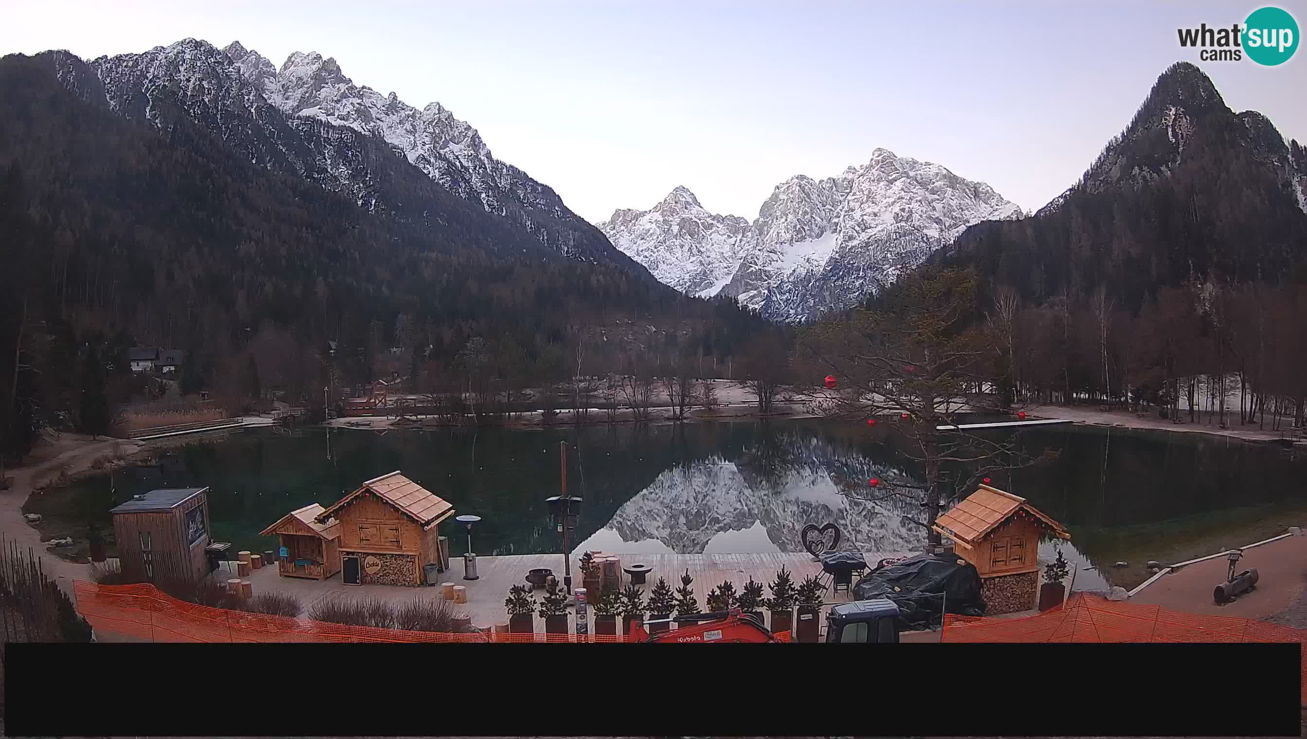 Spletna kamera v živo Jezero Jasna – Kranjska Gora