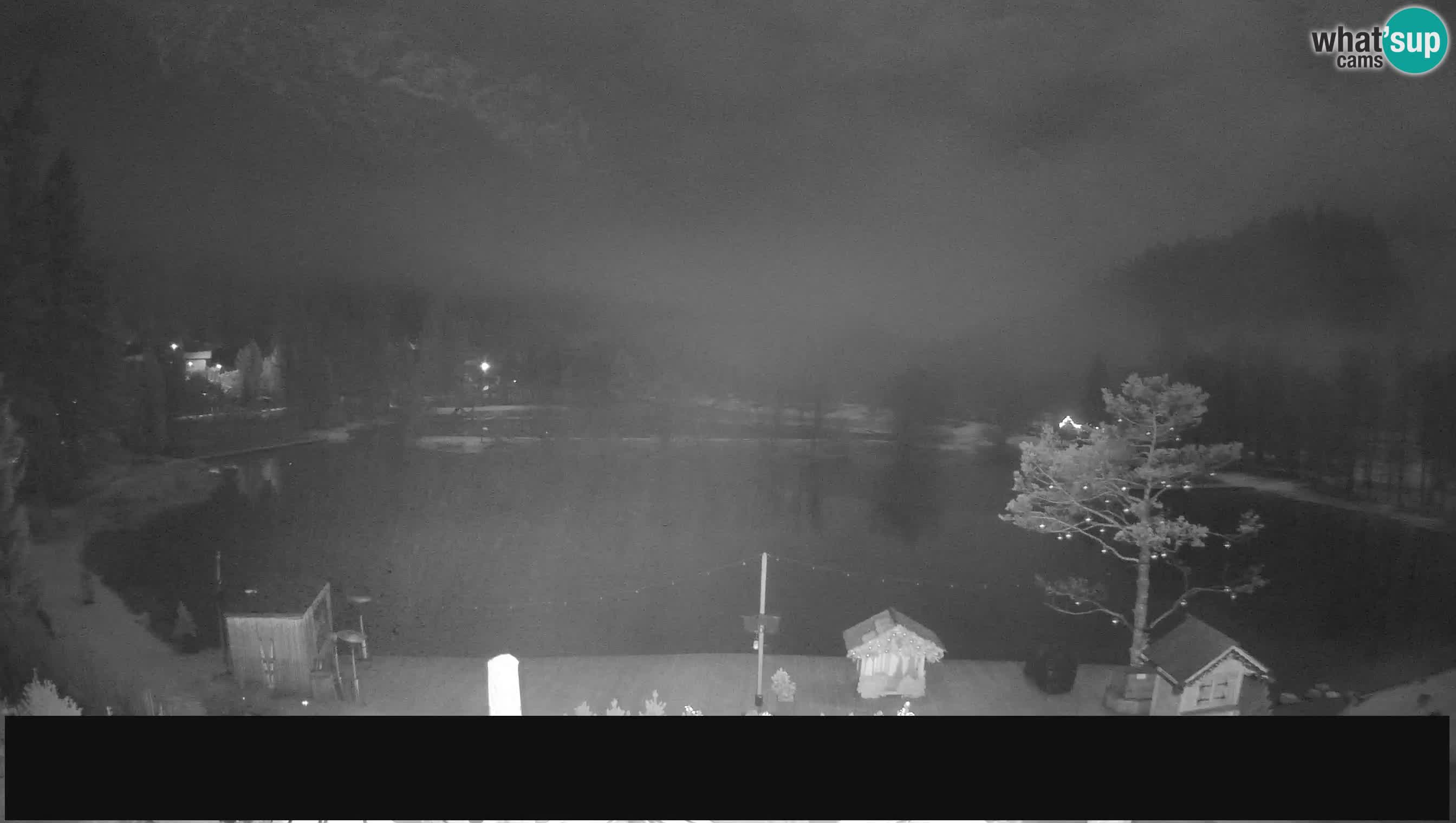 Spletna kamera v živo Jezero Jasna – Kranjska Gora