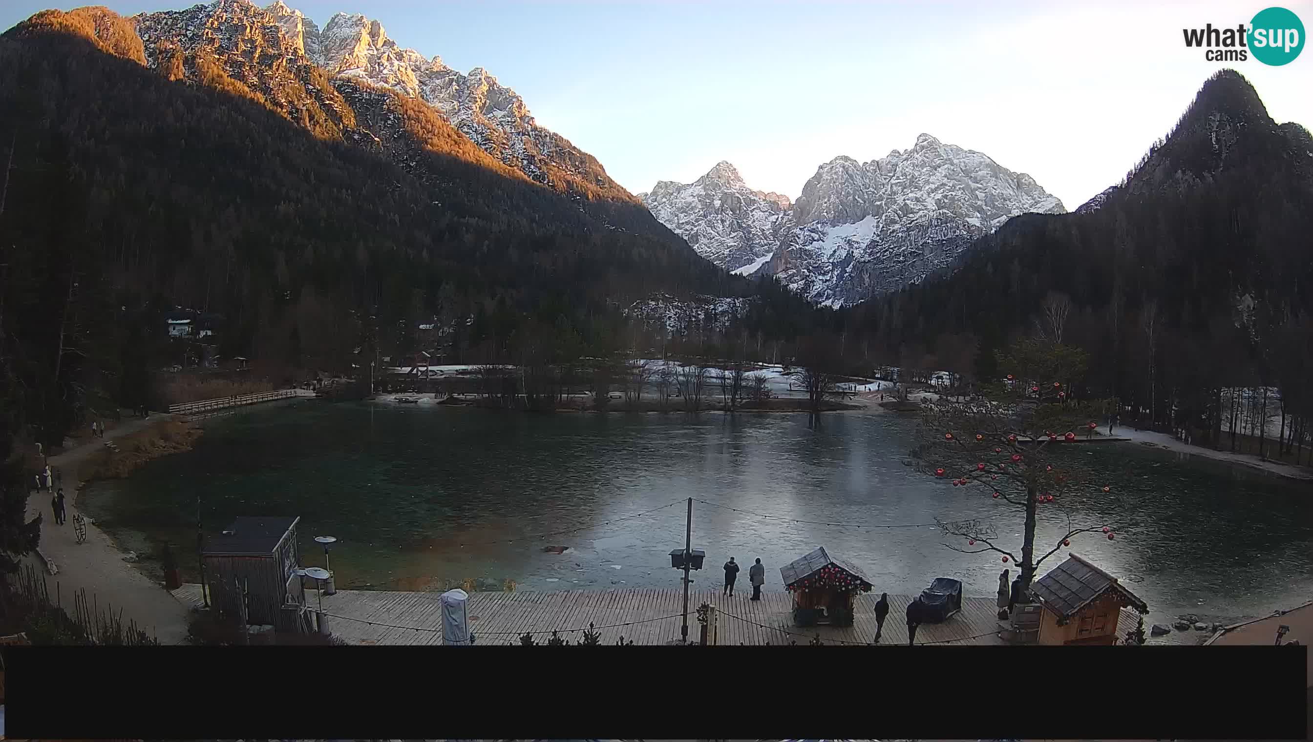 Spletna kamera v živo Jezero Jasna – Kranjska Gora