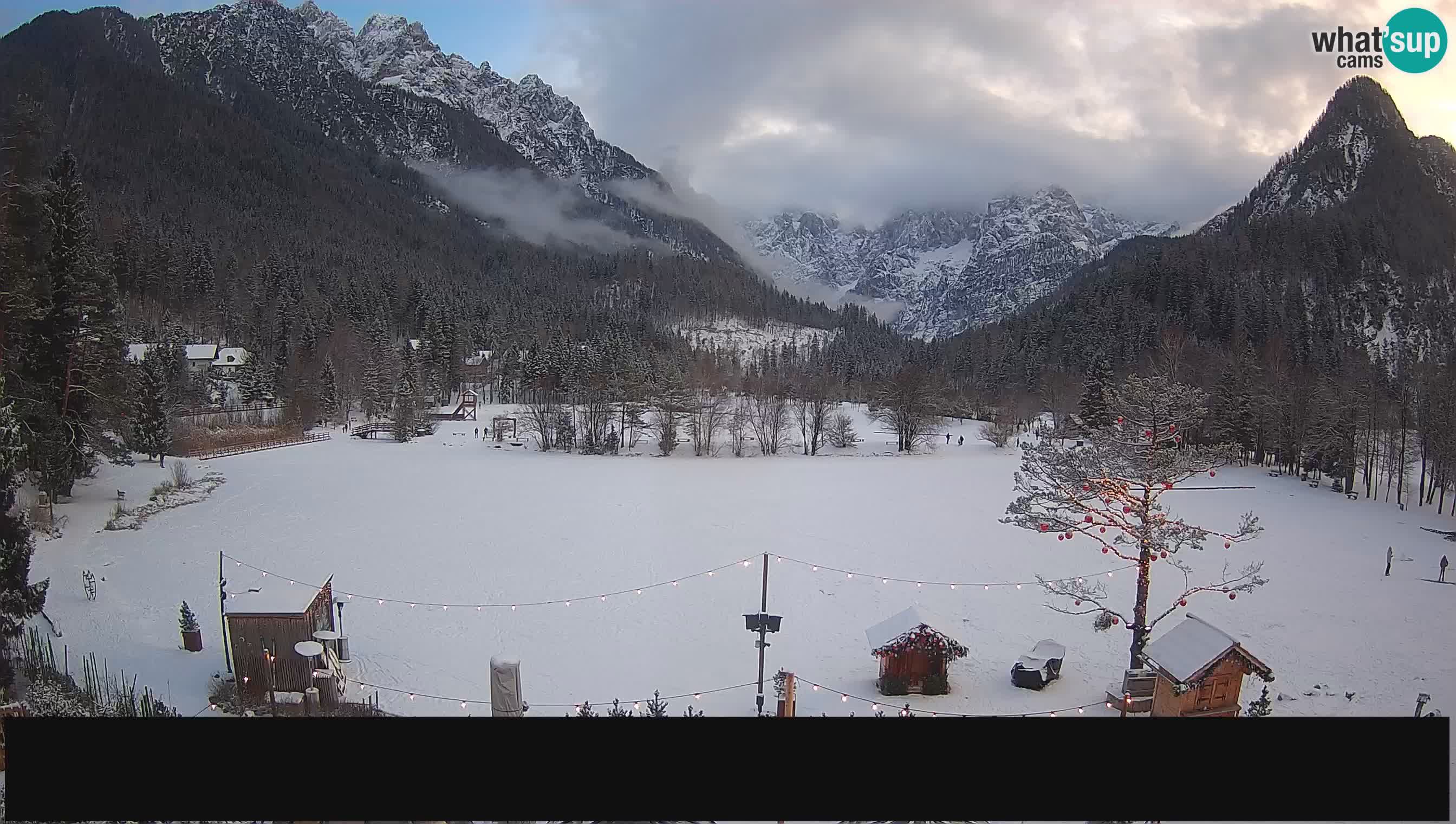 Spletna kamera v živo Jezero Jasna – Kranjska Gora