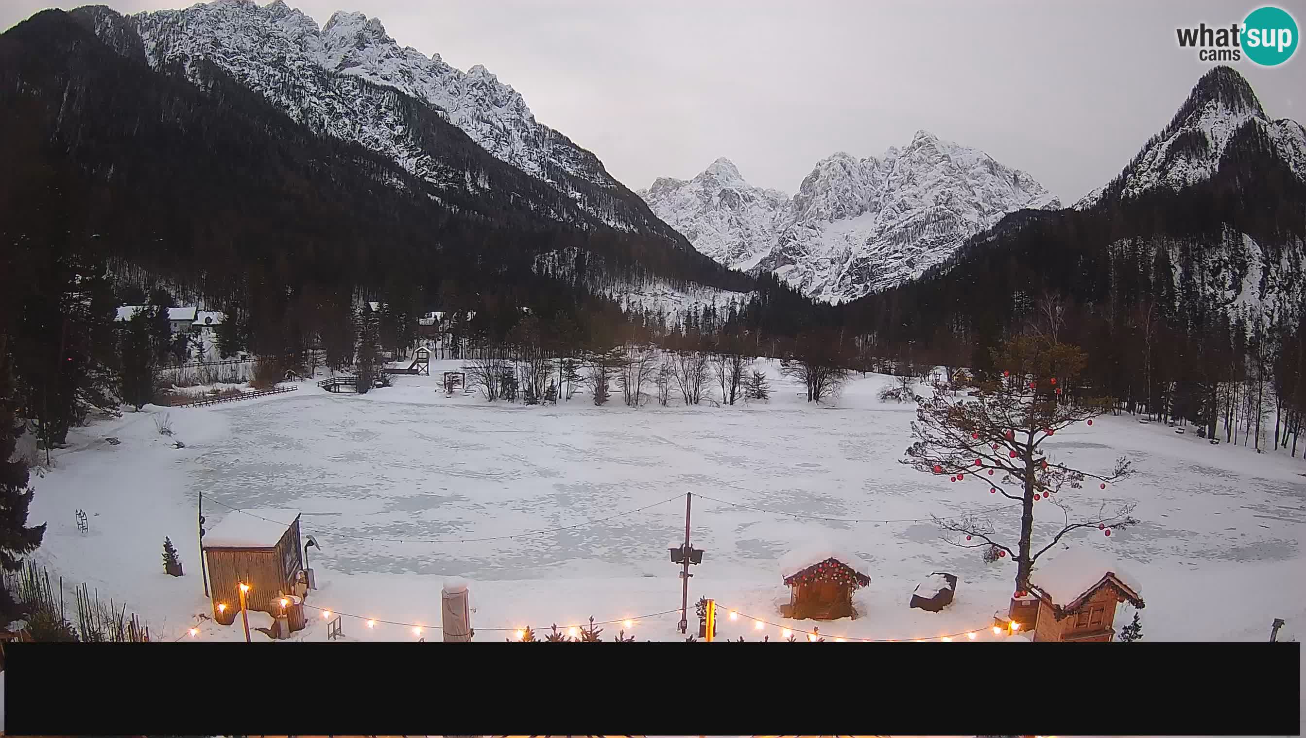 Spletna kamera v živo Jezero Jasna – Kranjska Gora