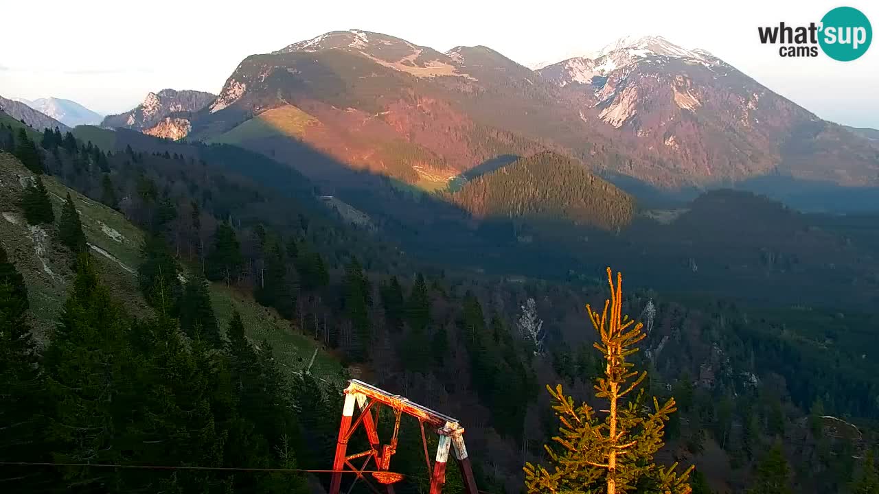 Spletna kamera Koča na Golici (1582 m) – Jesenice
