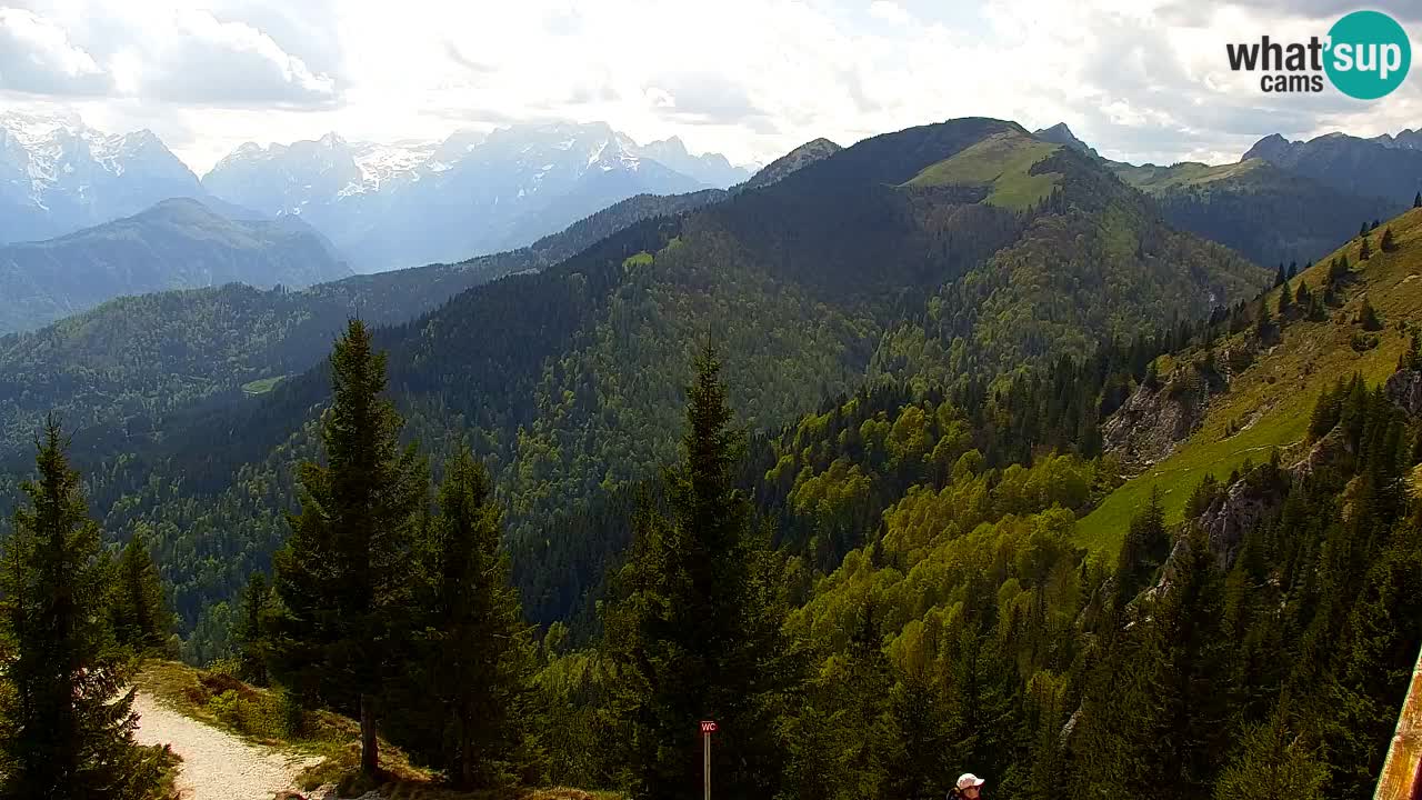 Koča na Golici Webcam (1582 m) – Slowenien