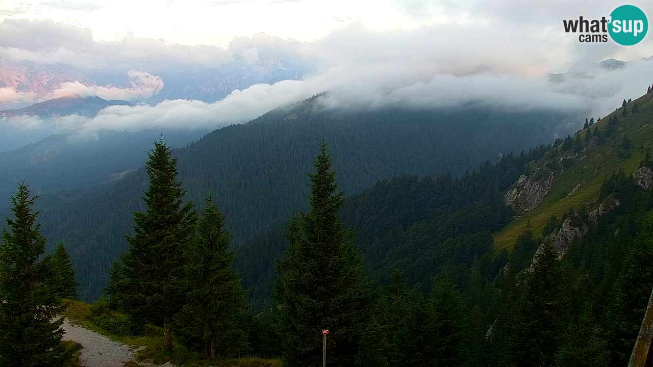 Web kamera Koča na Golici (1582 m) – Slovenija