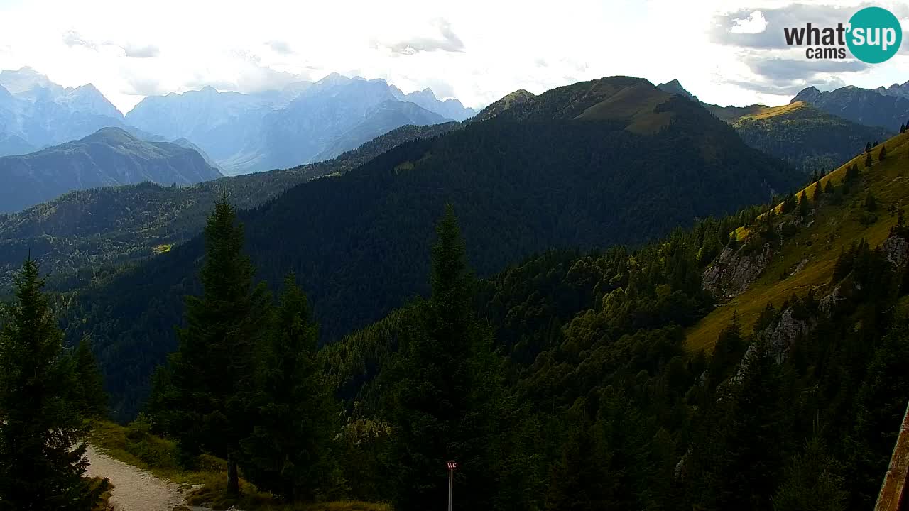 Koča na Golici Webcam (1582 m) – Slowenien