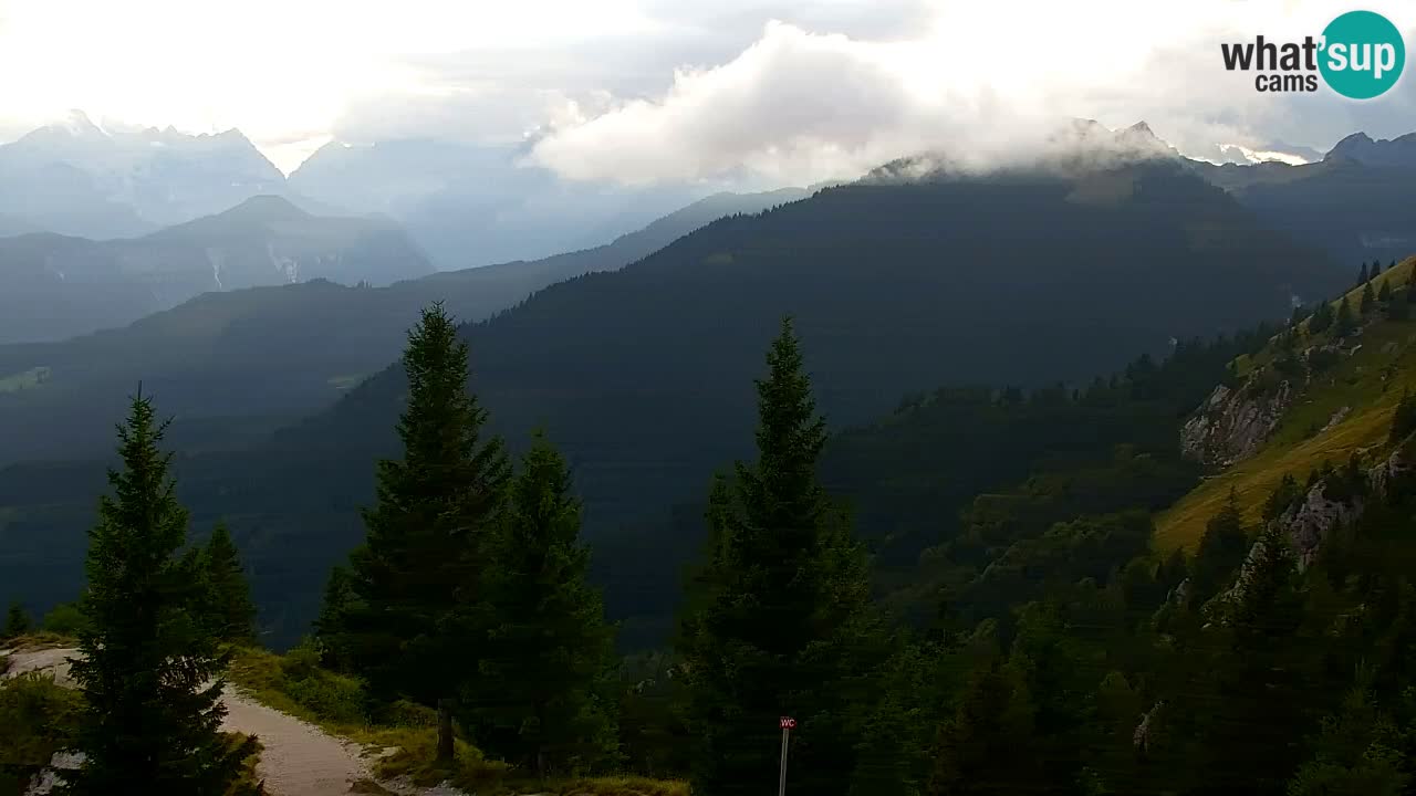 Web kamera Koča na Golici (1582 m) – Slovenija