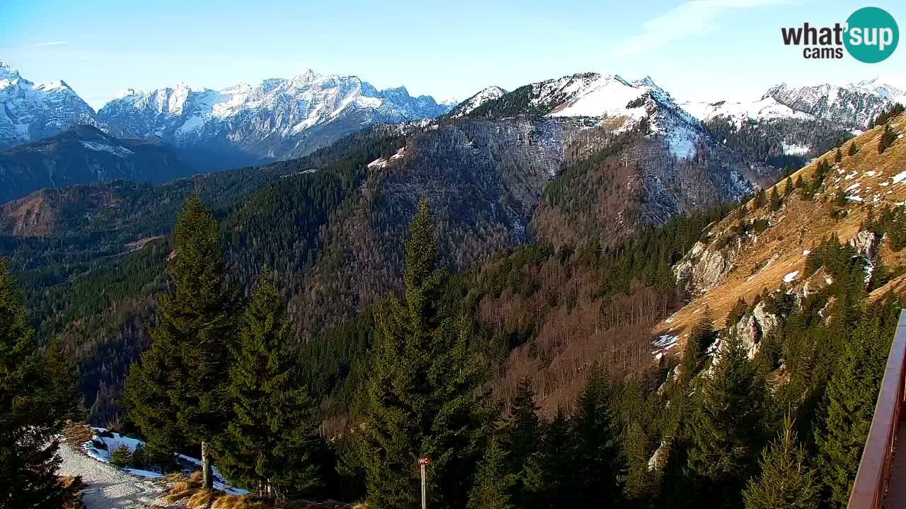 Spletna kamera Koča na Golici (1582 m) – Jesenice