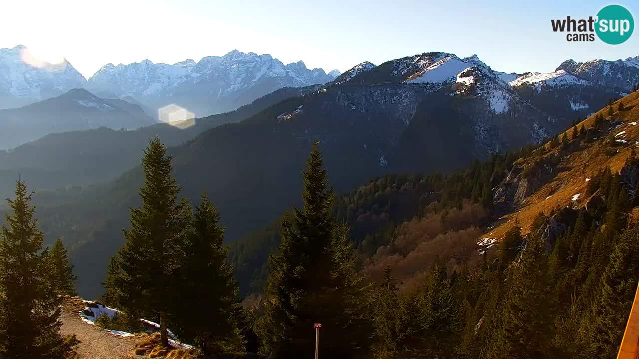 Koča na Golici Webcam (1582 m) – Slowenien