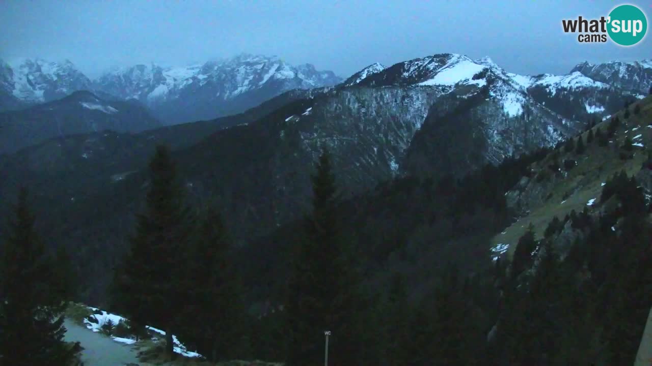 Koča na Golici Webcam (1582 m) – Slowenien