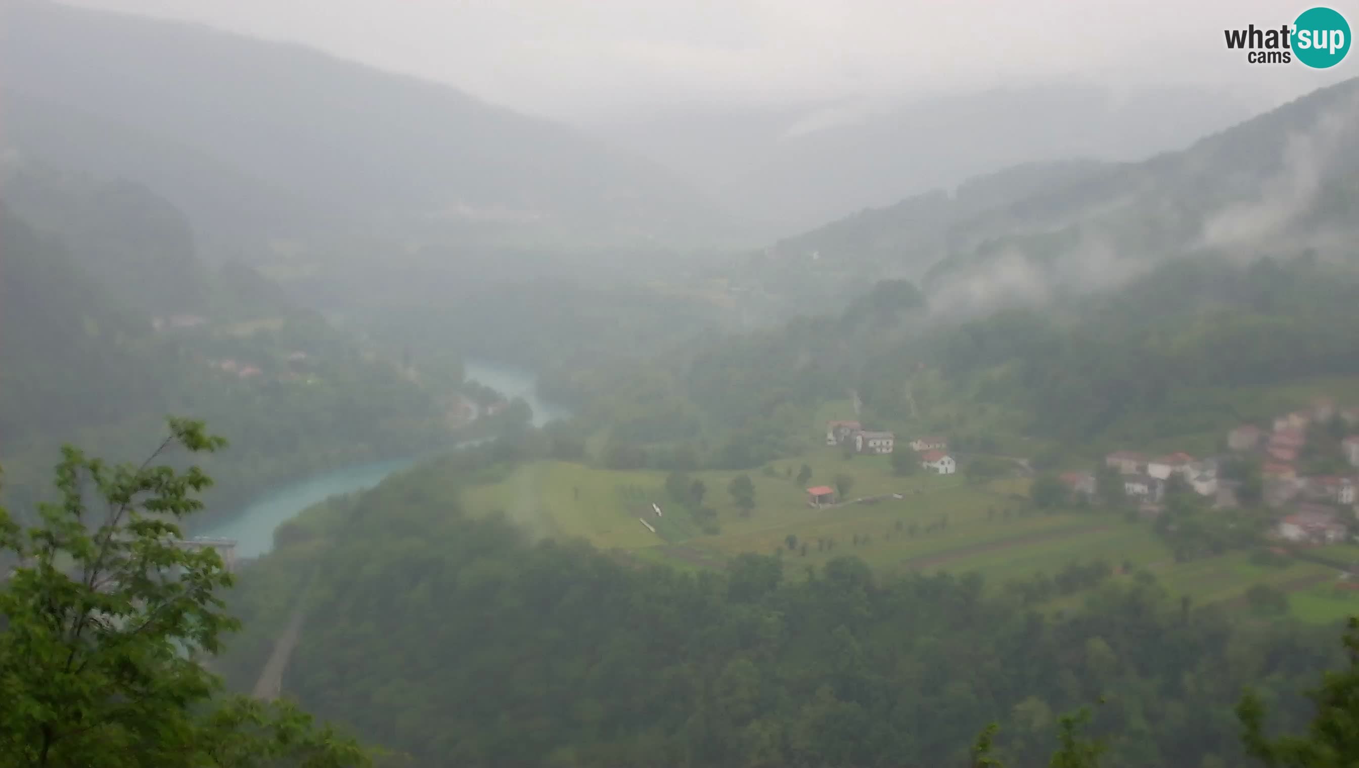 Web kamera Kanal ob Soči – Pogled na rijeku Soču, Ajbu, Bodrež i Ročinj