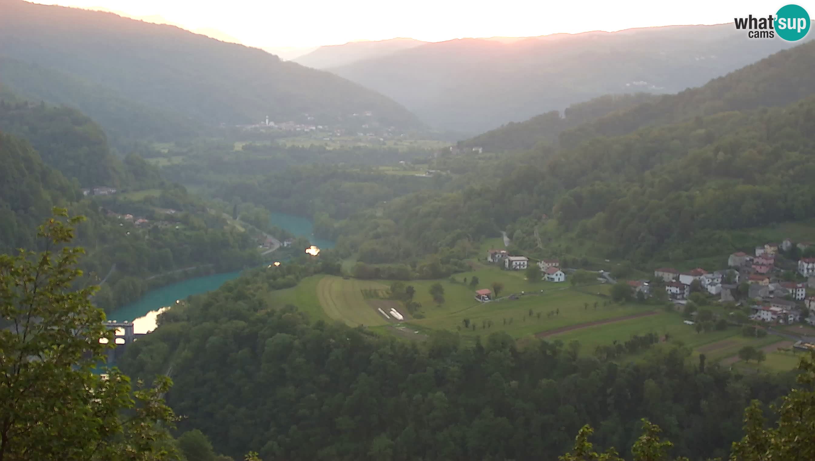 Spletna kamera Kanal ob Soči – pogled na Sočo, Ajbo, Bodrež in Ročinj