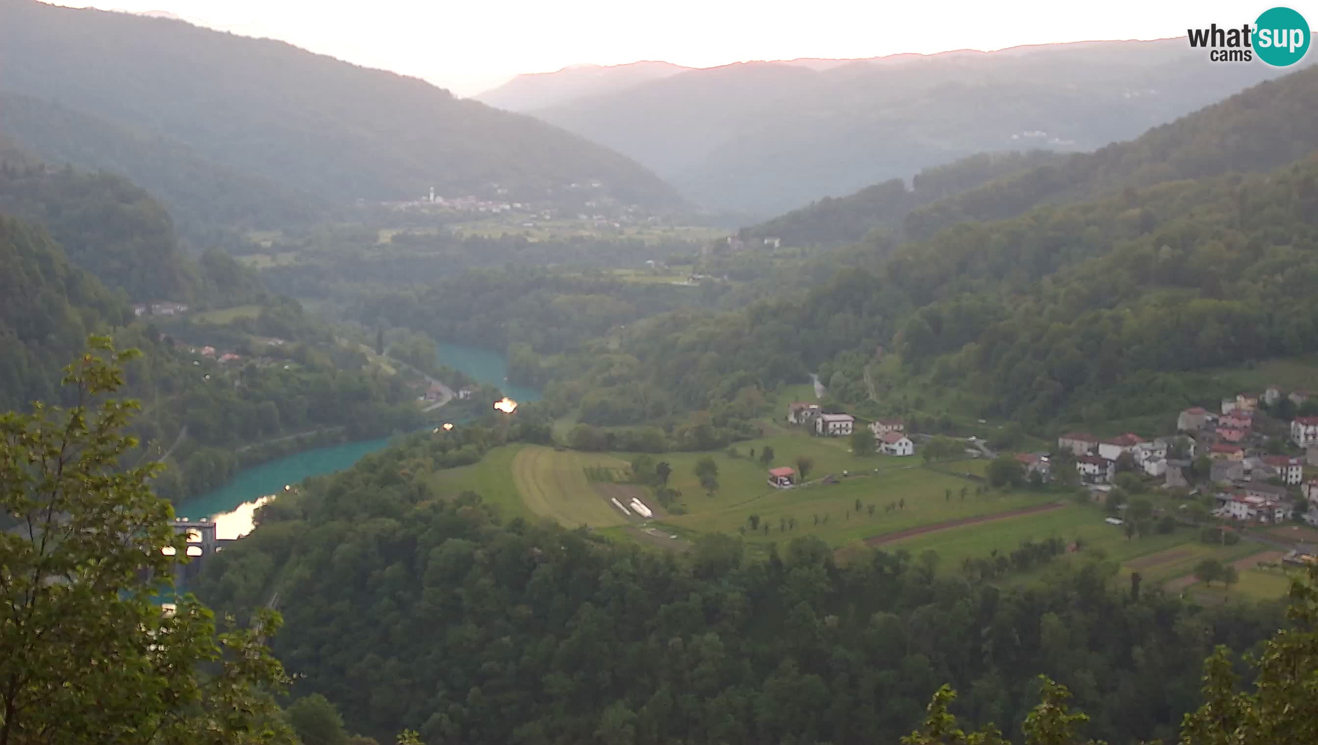 Spletna kamera Kanal ob Soči – pogled na Sočo, Ajbo, Bodrež in Ročinj