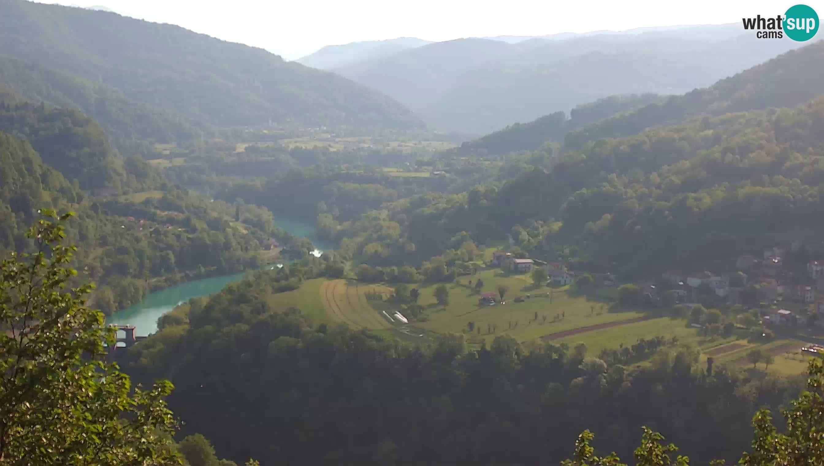 Camera en vivo Kanal ob Soči – Vue sur la rivière Soča, Ajba, Bodrež y Ročinj