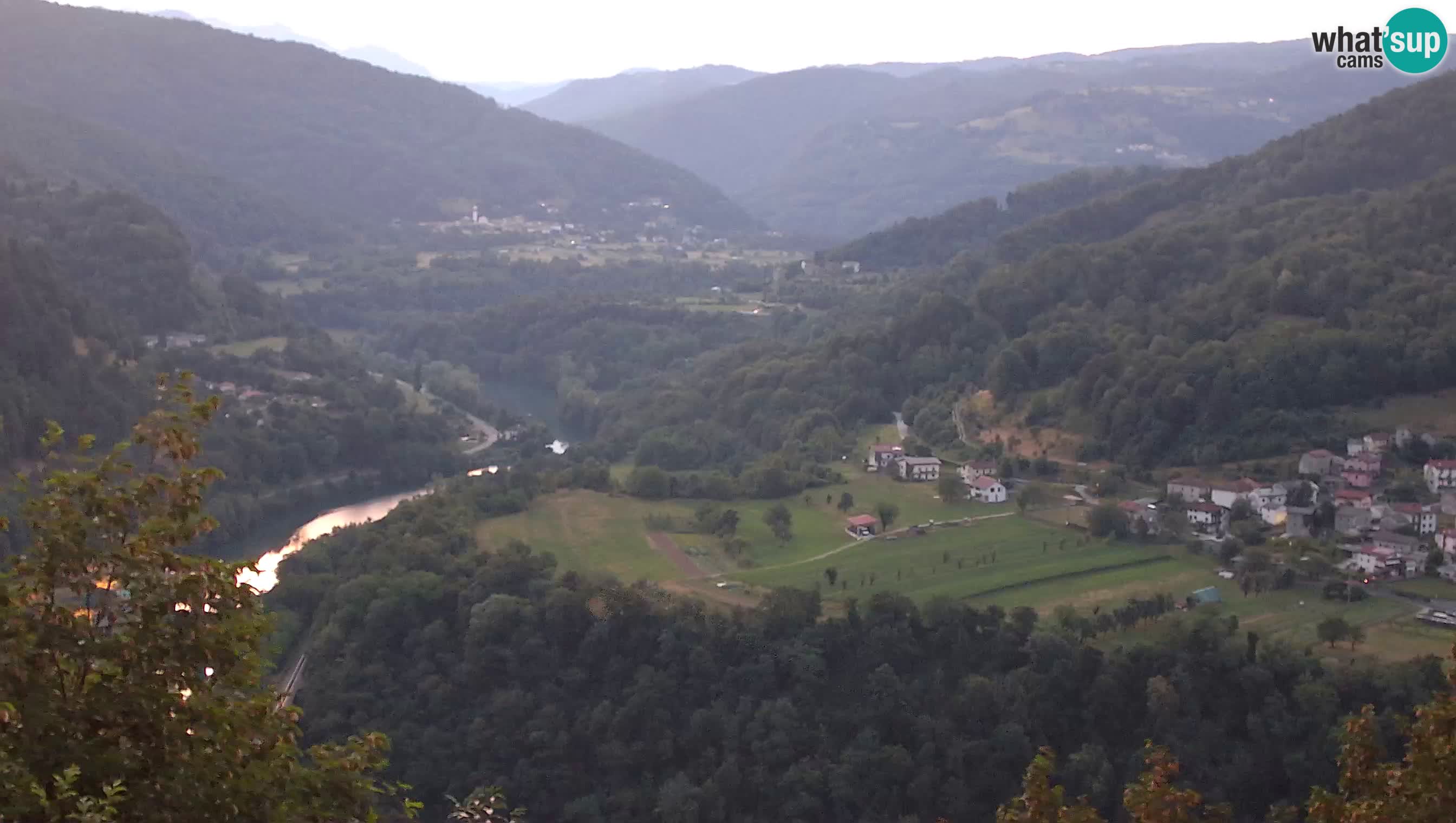 Web kamera Kanal ob Soči – Pogled na rijeku Soču, Ajbu, Bodrež i Ročinj