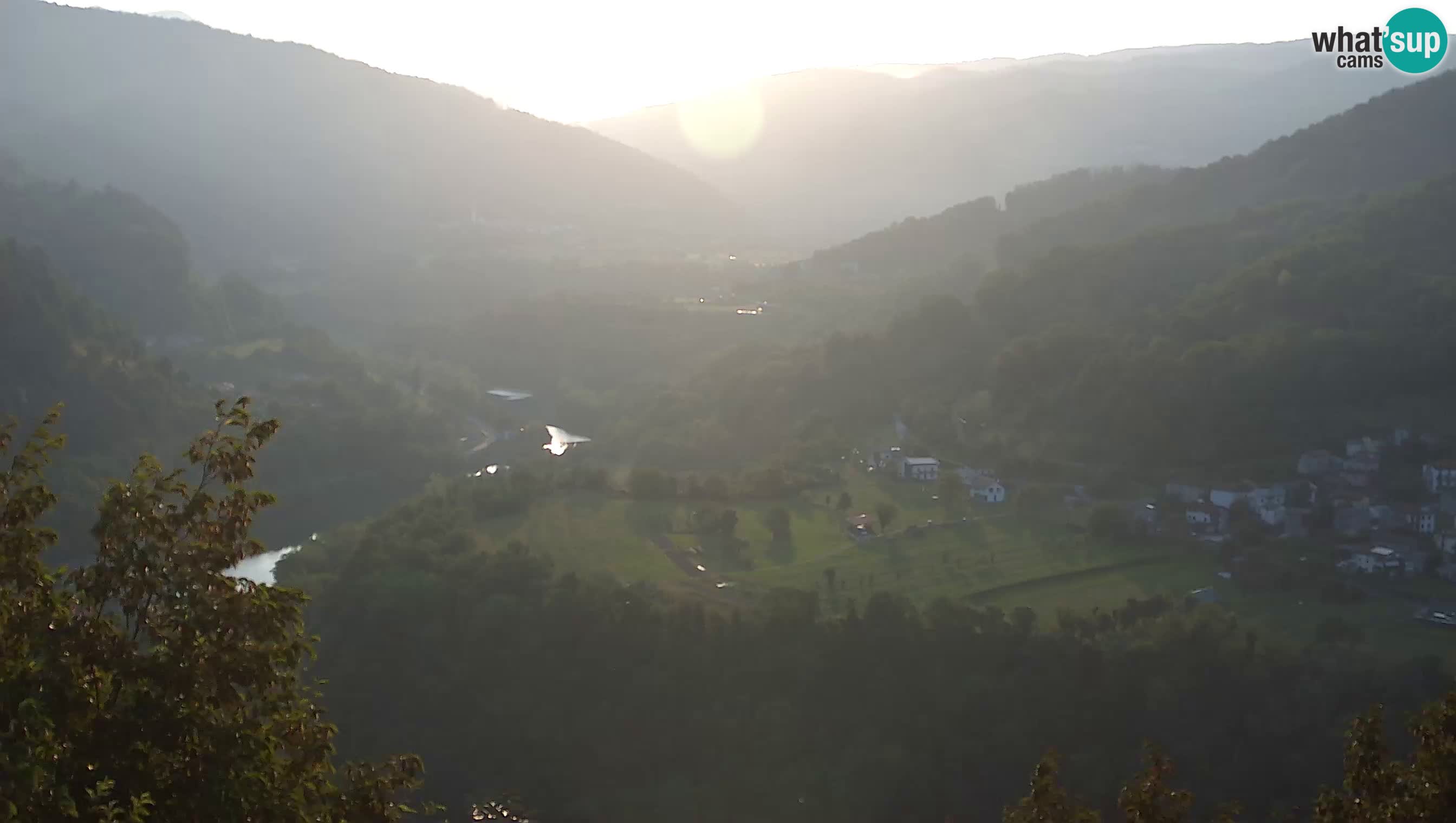 Spletna kamera Kanal ob Soči – pogled na Sočo, Ajbo, Bodrež in Ročinj