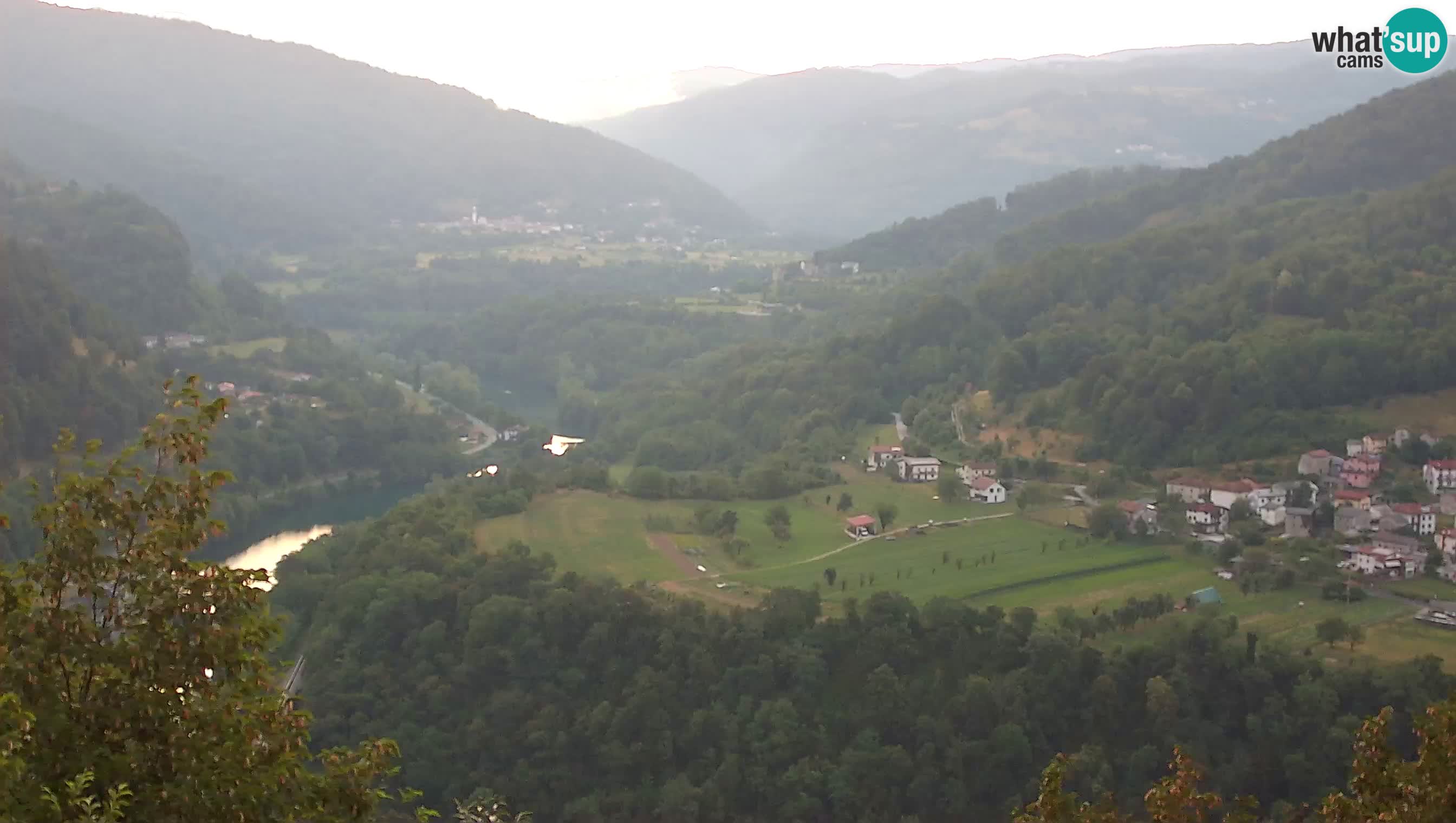 Web kamera Kanal ob Soči – Pogled na rijeku Soču, Ajbu, Bodrež i Ročinj