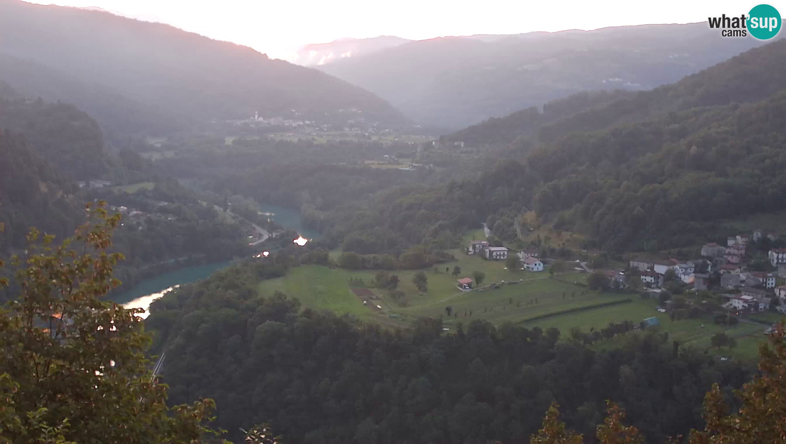 Spletna kamera Kanal ob Soči – pogled na Sočo, Ajbo, Bodrež in Ročinj